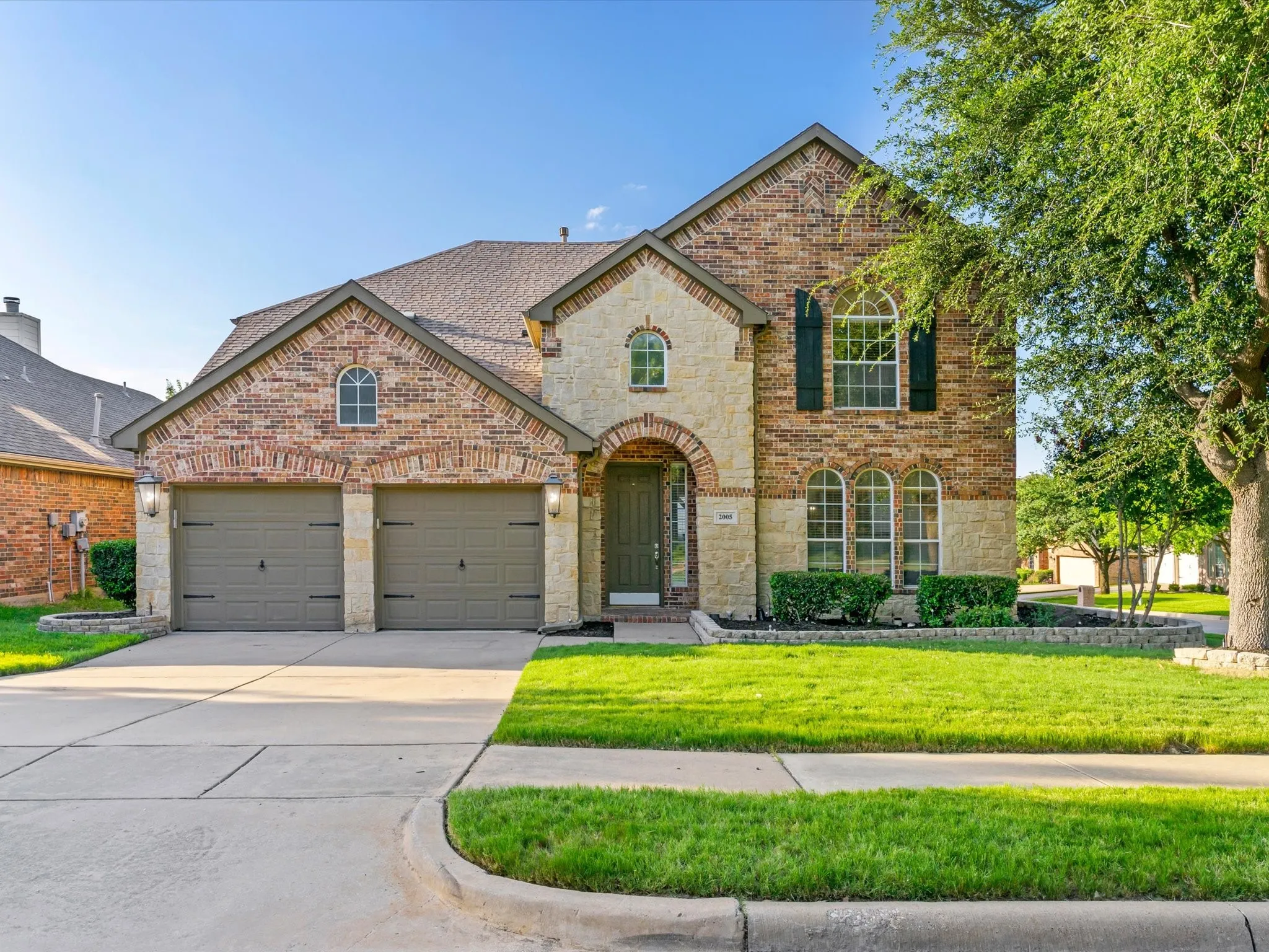 Single Family Residence For Sale in Tarrant County , 2005 Old York Drive, Keller, Texas 76248, 5 Bedroom, 4 Bathroom, 2 Garage spaces, 3,407 Sqft, built in 2001, mls#21320562, Real Estate Agent in Keller, Homes For Sale in Tarrant county, Homes For Sale in Keller, Realtor in Keller Texas, Real Estate Brokerage Independent Realty Texas, Luminita Cordes Realtor