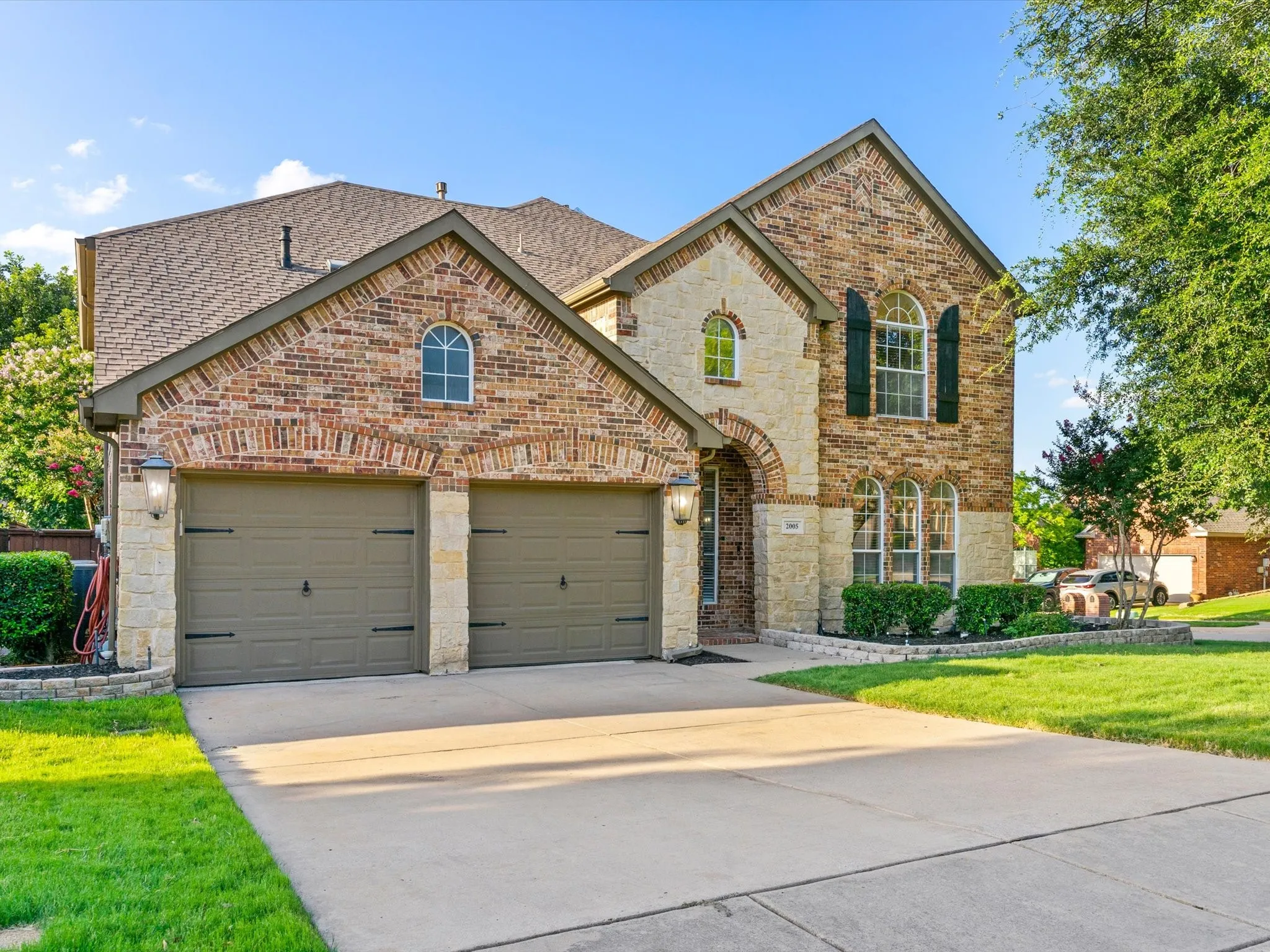 Single Family Residence For Sale in Tarrant County , 2005 Old York Drive, Keller, Texas 76248, 5 Bedroom, 4 Bathroom, 2 Garage spaces, 3,407 Sqft, built in 2001, mls#21320562, Real Estate Agent in Keller, Homes For Sale in Tarrant county, Homes For Sale in Keller, Realtor in Keller Texas, Real Estate Brokerage Independent Realty Texas, Luminita Cordes Realtor
