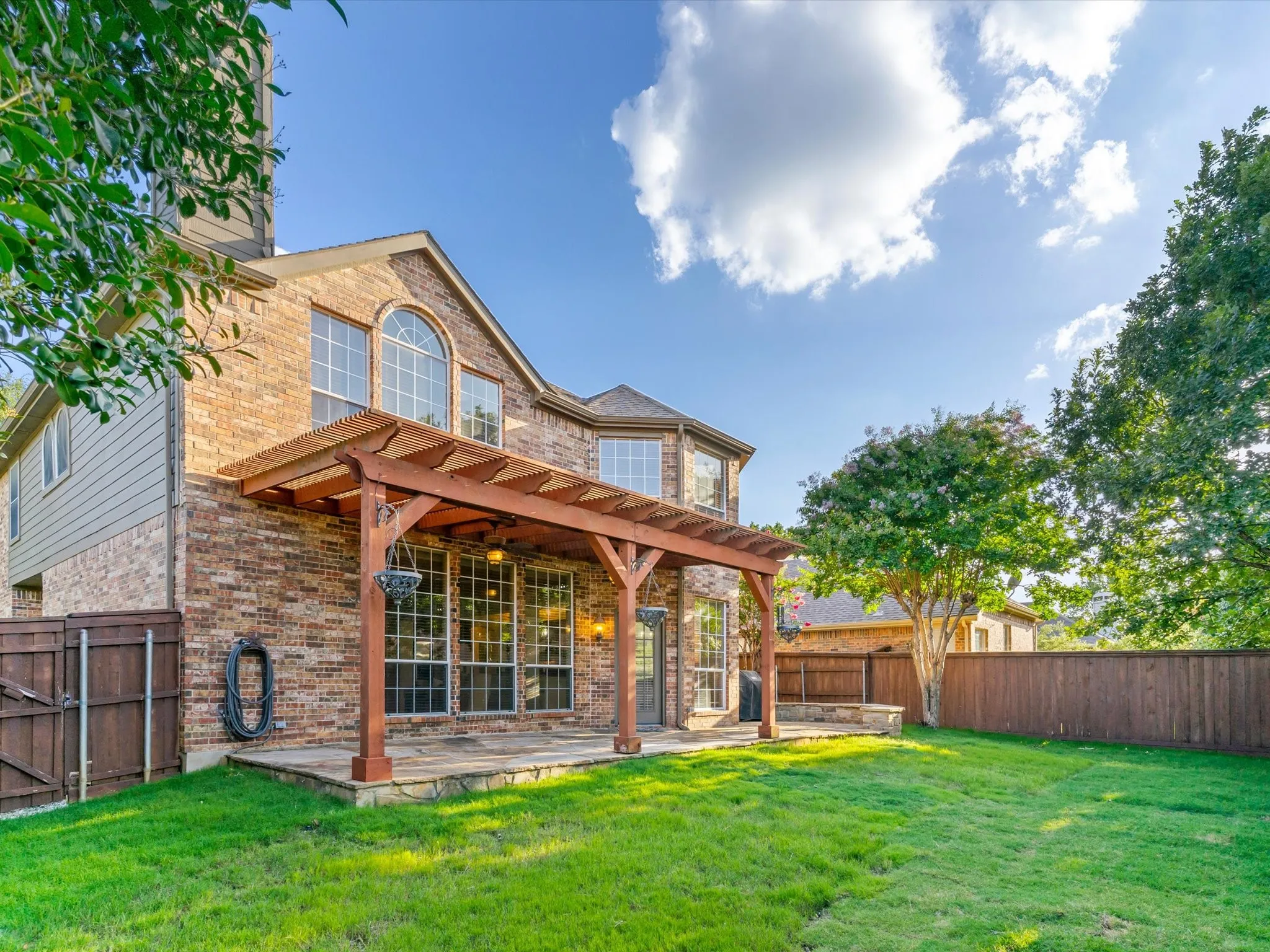 Single Family Residence For Sale in Tarrant County , 2005 Old York Drive, Keller, Texas 76248, 5 Bedroom, 4 Bathroom, 2 Garage spaces, 3,407 Sqft, built in 2001, mls#21320562, Real Estate Agent in Keller, Homes For Sale in Tarrant county, Homes For Sale in Keller, Realtor in Keller Texas, Real Estate Brokerage Independent Realty Texas, Luminita Cordes Realtor
