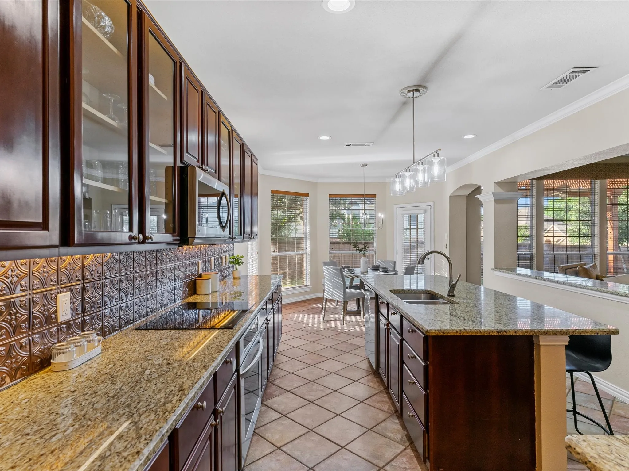 Single Family Residence For Sale in Tarrant County , 2005 Old York Drive, Keller, Texas 76248, 5 Bedroom, 4 Bathroom, 2 Garage spaces, 3,407 Sqft, built in 2001, mls#21320562, Real Estate Agent in Keller, Homes For Sale in Tarrant county, Homes For Sale in Keller, Realtor in Keller Texas, Real Estate Brokerage Independent Realty Texas, Luminita Cordes Realtor