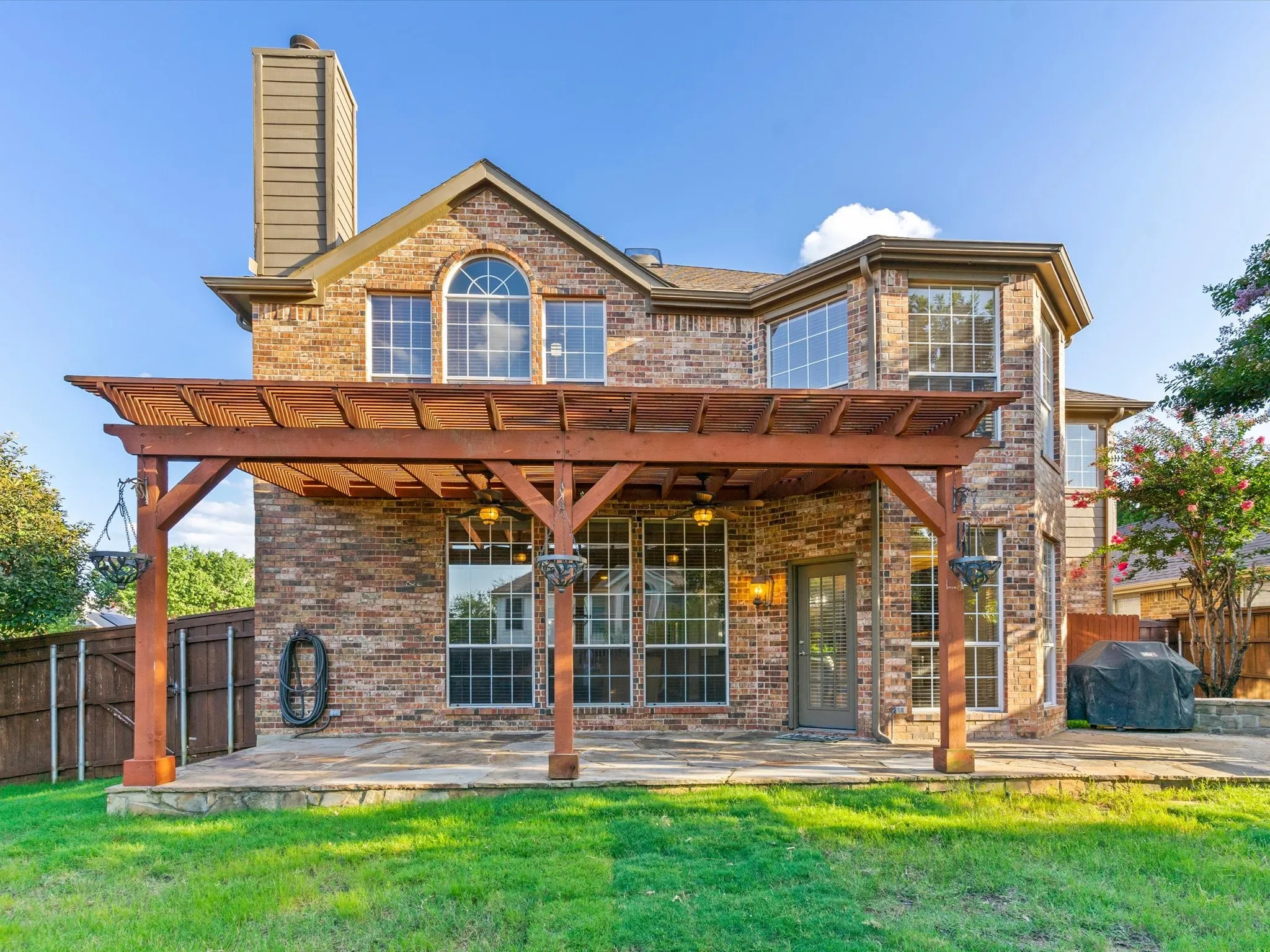 Single Family Residence For Sale in Tarrant County , 2005 Old York Drive, Keller, Texas 76248, 5 Bedroom, 4 Bathroom, 2 Garage spaces, 3,407 Sqft, built in 2001, mls#21320562, Real Estate Agent in Keller, Homes For Sale in Tarrant county, Homes For Sale in Keller, Realtor in Keller Texas, Real Estate Brokerage Independent Realty Texas, Luminita Cordes Realtor