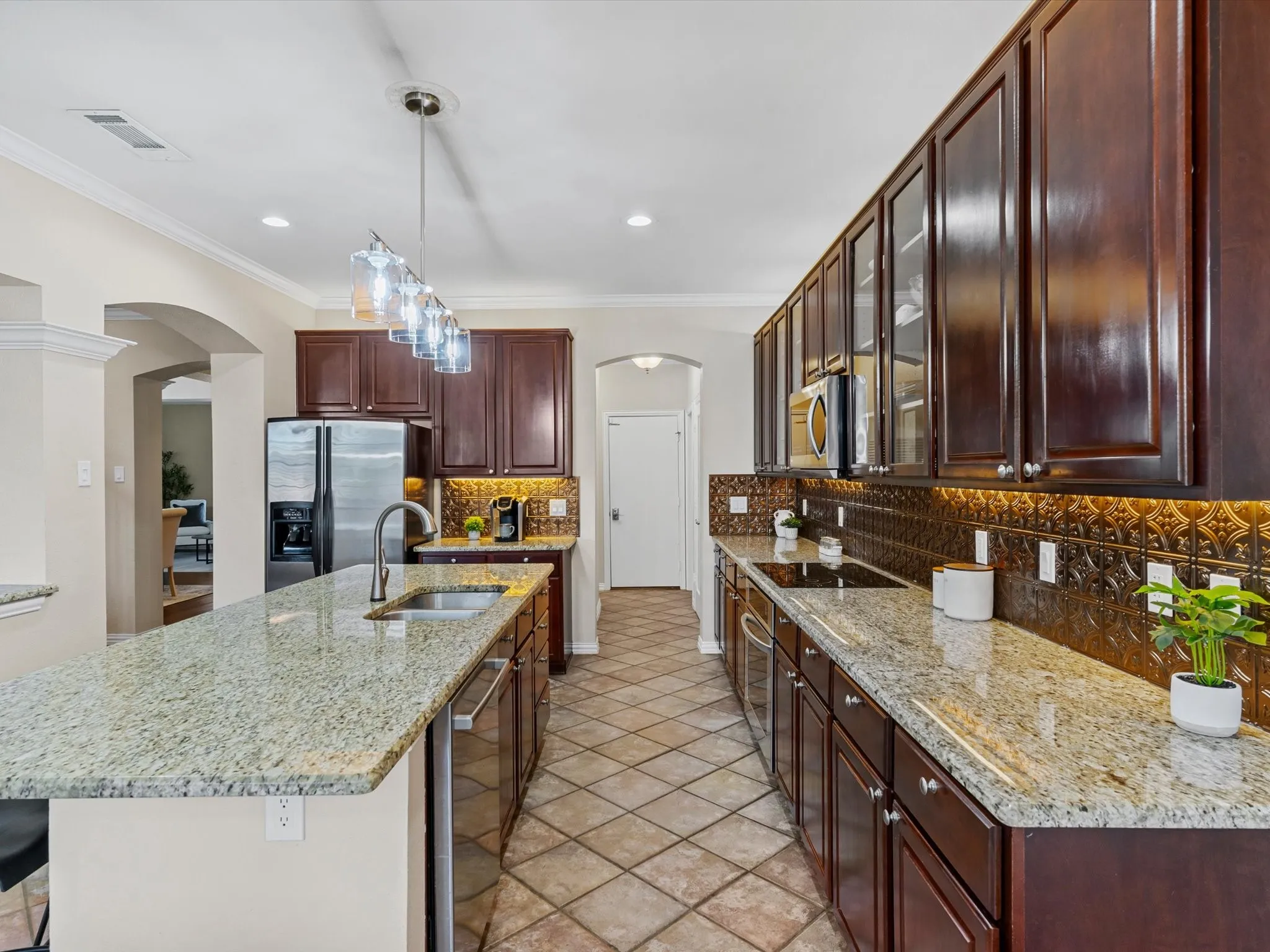 Single Family Residence For Sale in Tarrant County , 2005 Old York Drive, Keller, Texas 76248, 5 Bedroom, 4 Bathroom, 2 Garage spaces, 3,407 Sqft, built in 2001, mls#21320562, Real Estate Agent in Keller, Homes For Sale in Tarrant county, Homes For Sale in Keller, Realtor in Keller Texas, Real Estate Brokerage Independent Realty Texas, Luminita Cordes Realtor