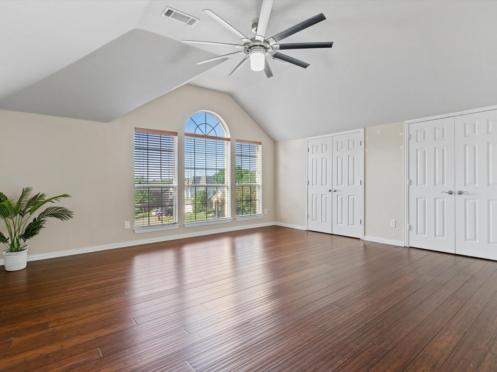 Single Family Residence For Sale in Tarrant County , 2005 Old York Drive, Keller, Texas 76248, 5 Bedroom, 4 Bathroom, 2 Garage spaces, 3,407 Sqft, built in 2001, mls#21320562, Real Estate Agent in Keller, Homes For Sale in Tarrant county, Homes For Sale in Keller, Realtor in Keller Texas, Real Estate Brokerage Independent Realty Texas, Luminita Cordes Realtor