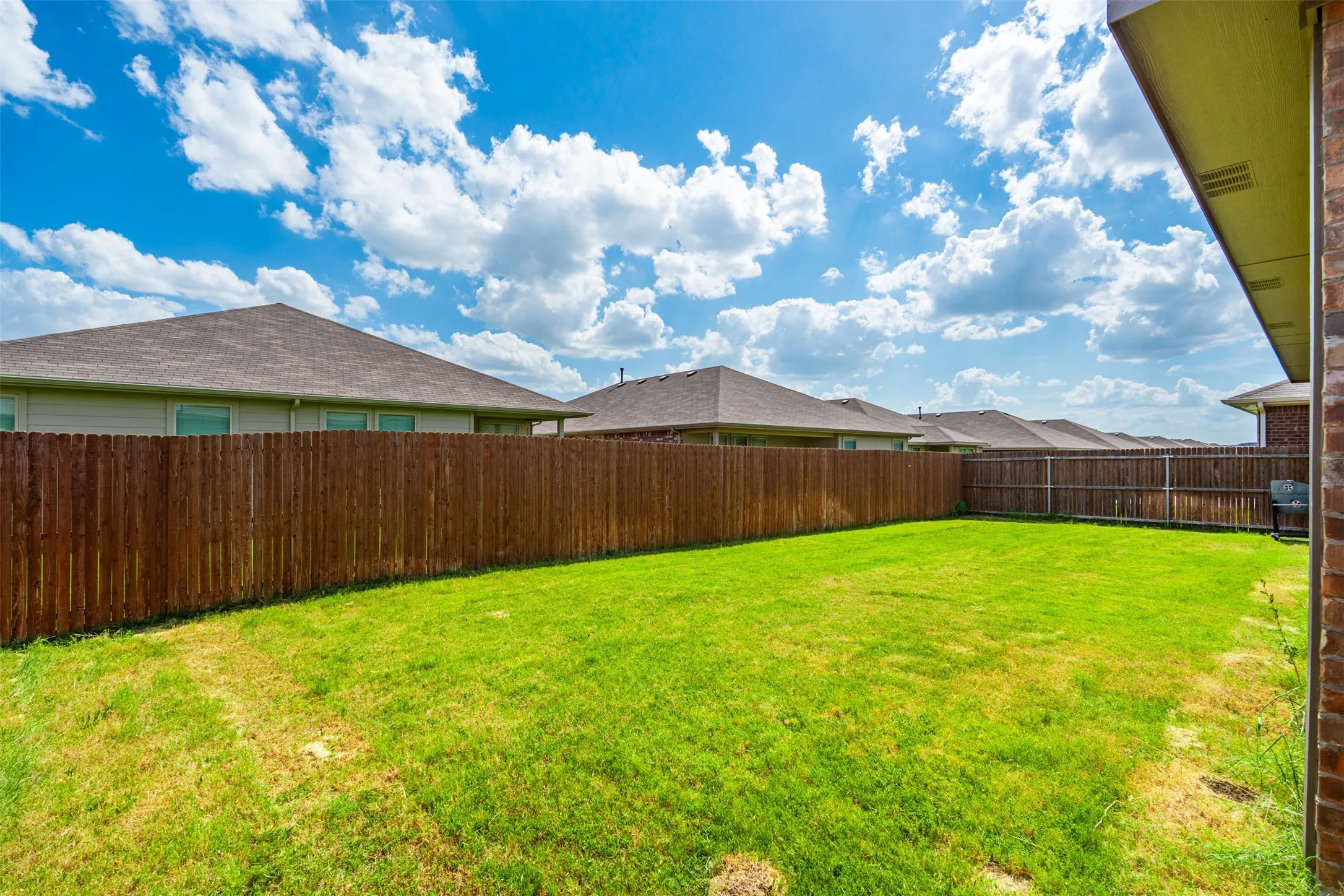 Single Family Residence For Sale in Denton County , 1148 Gillespie Drive, Fort Worth, Texas 76247, 3 Bedroom, 2 Bathroom, 2 Garage spaces, 1,803 Sqft, built in 2022, mls#21313242, Real Estate Agent in Fort Worth, Homes For Sale in Denton county, Homes For Sale in Fort Worth, Realtor in Fort Worth Texas, Real Estate Brokerage Independent Realty Texas, Luminita Cordes Realtor