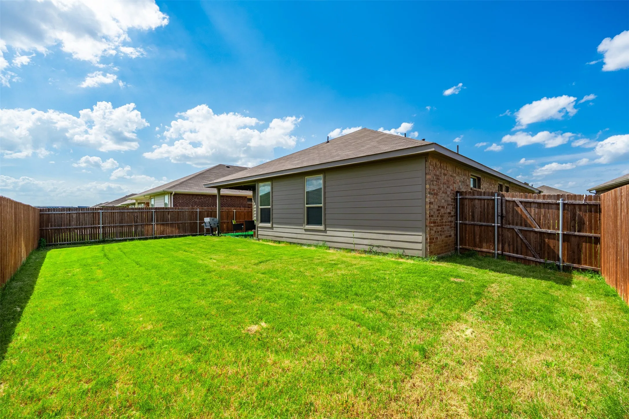 Single Family Residence For Sale in Denton County , 1148 Gillespie Drive, Fort Worth, Texas 76247, 3 Bedroom, 2 Bathroom, 2 Garage spaces, 1,803 Sqft, built in 2022, mls#21313242, Real Estate Agent in Fort Worth, Homes For Sale in Denton county, Homes For Sale in Fort Worth, Realtor in Fort Worth Texas, Real Estate Brokerage Independent Realty Texas, Luminita Cordes Realtor