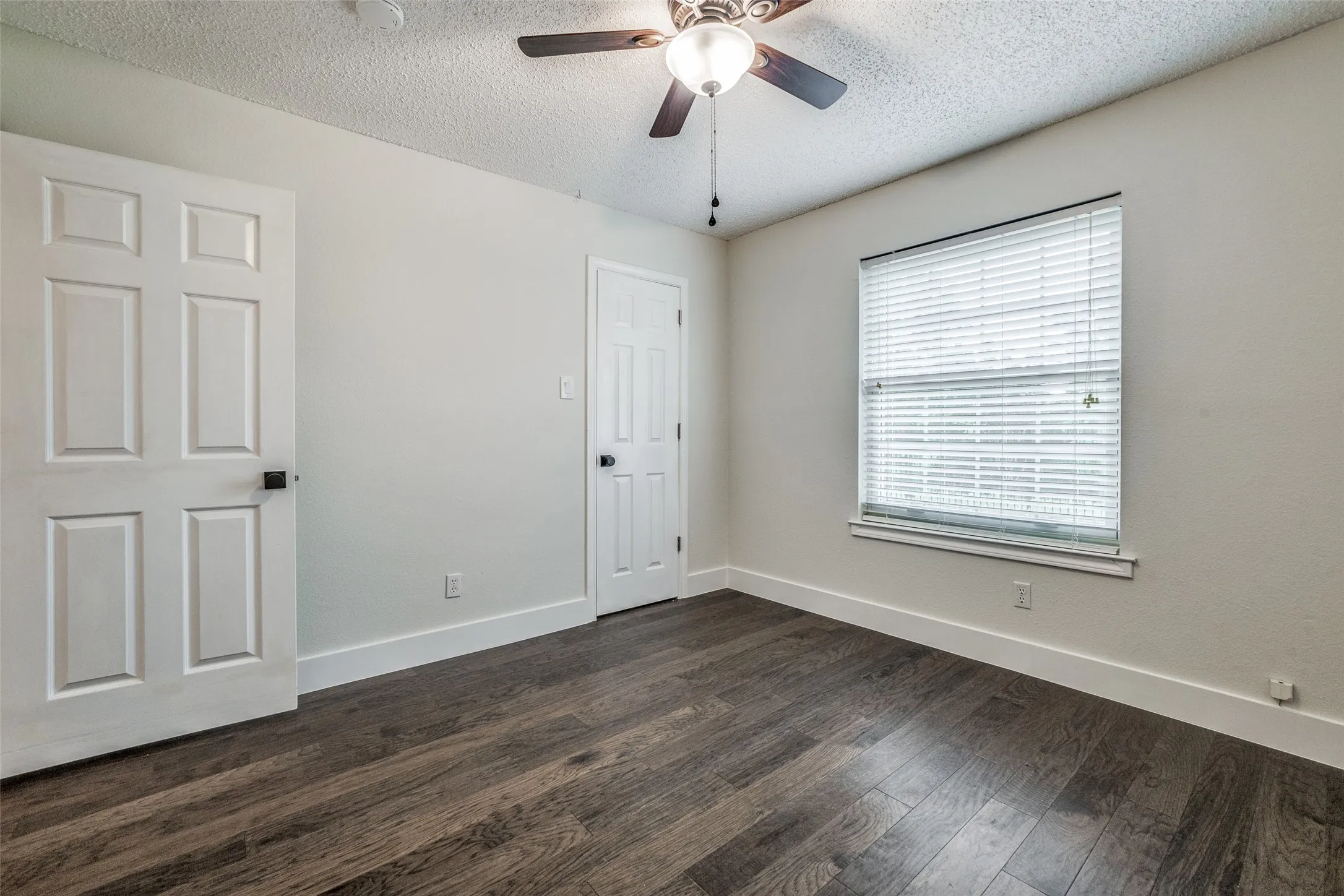 Single Family Residence For Rent in Dallas County , 512 Parkview Place, Coppell, Texas 75019, 3 Bedroom, 2 Bathroom, 2 Garage spaces, 1,674 Sqft, built in 1988, mls#21320675, Real Estate Agent in Coppell, Homes For Rent in Dallas county, Homes For Rent in Coppell, Realtor in Coppell Texas, Real Estate Brokerage Independent Realty Texas, Luminita Cordes Realtor