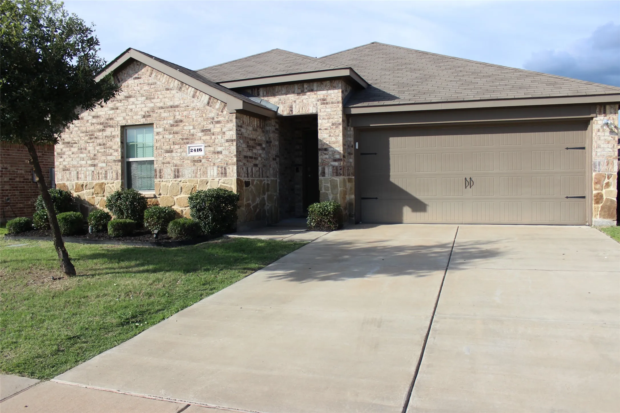 Single Family Residence For Sale in Kaufman County , 2416 Karnack Drive, Forney, Texas 75126, 4 Bedroom, 2 Bathroom, 2 Garage spaces, 1,674 Sqft, built in 2019, mls#21320619, Real Estate Agent in Forney, Homes For Sale in Kaufman county, Homes For Sale in Forney, Realtor in Forney Texas, Real Estate Brokerage Independent Realty Texas, Luminita Cordes Realtor
