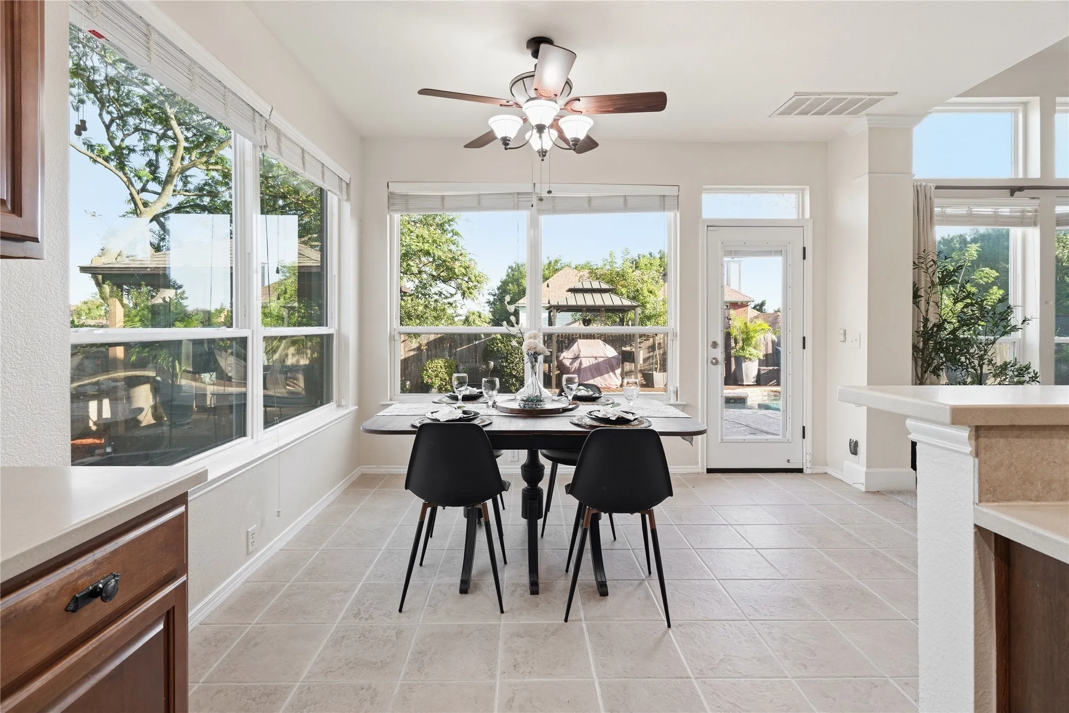 Single Family Residence For Sale in Tarrant County , 1007 Dover Heights Trail, Mansfield, Texas 76063, 4 Bedroom, 4 Bathroom, 3 Garage spaces, 3,029 Sqft, built in 2002, mls#21319751, Real Estate Agent in Mansfield, Homes For Sale in Tarrant county, Homes For Sale in Mansfield, Realtor in Mansfield Texas, Real Estate Brokerage Independent Realty Texas, Luminita Cordes Realtor