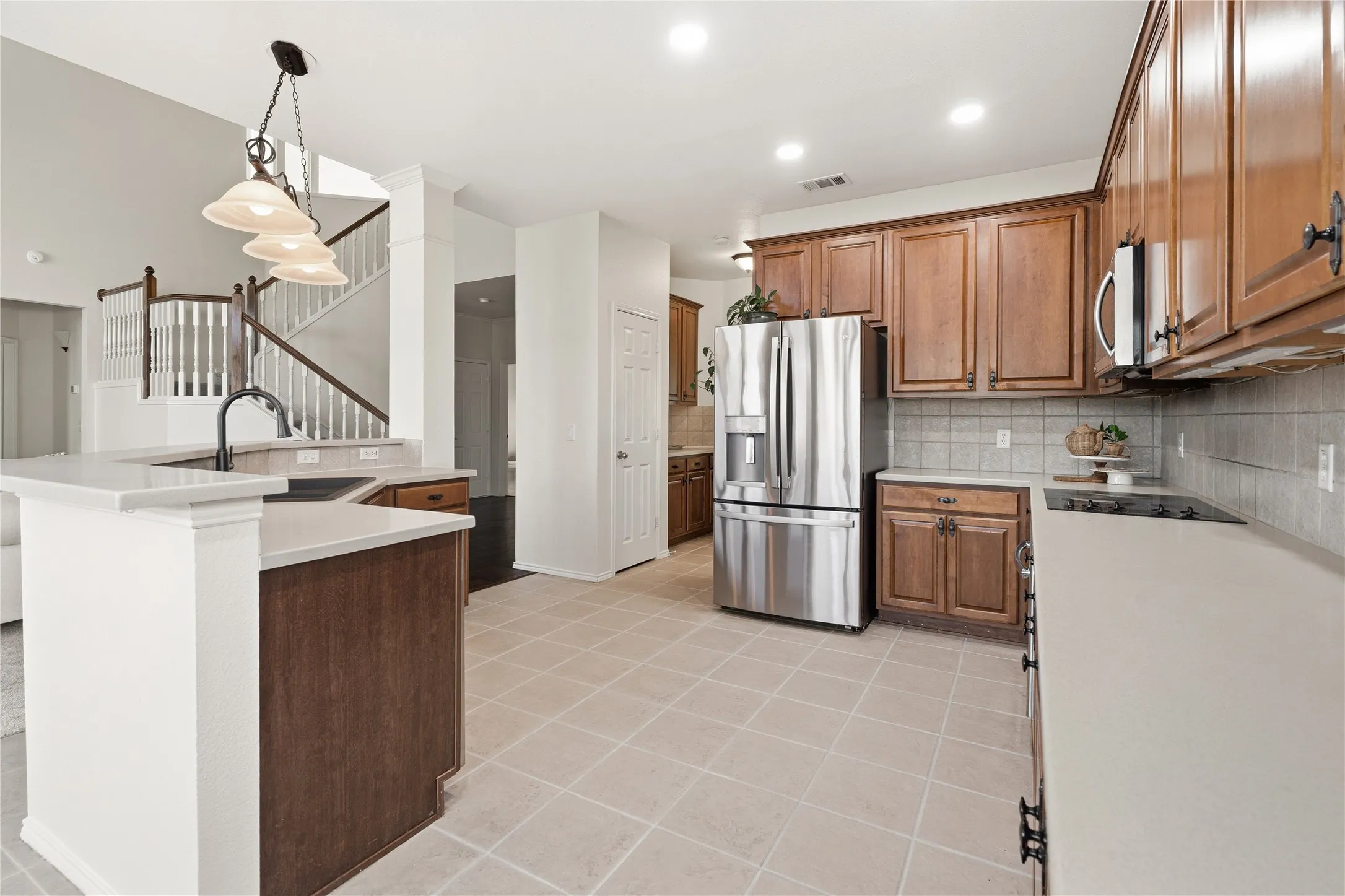 Single Family Residence For Sale in Tarrant County , 1007 Dover Heights Trail, Mansfield, Texas 76063, 4 Bedroom, 4 Bathroom, 3 Garage spaces, 3,029 Sqft, built in 2002, mls#21319751, Real Estate Agent in Mansfield, Homes For Sale in Tarrant county, Homes For Sale in Mansfield, Realtor in Mansfield Texas, Real Estate Brokerage Independent Realty Texas, Luminita Cordes Realtor