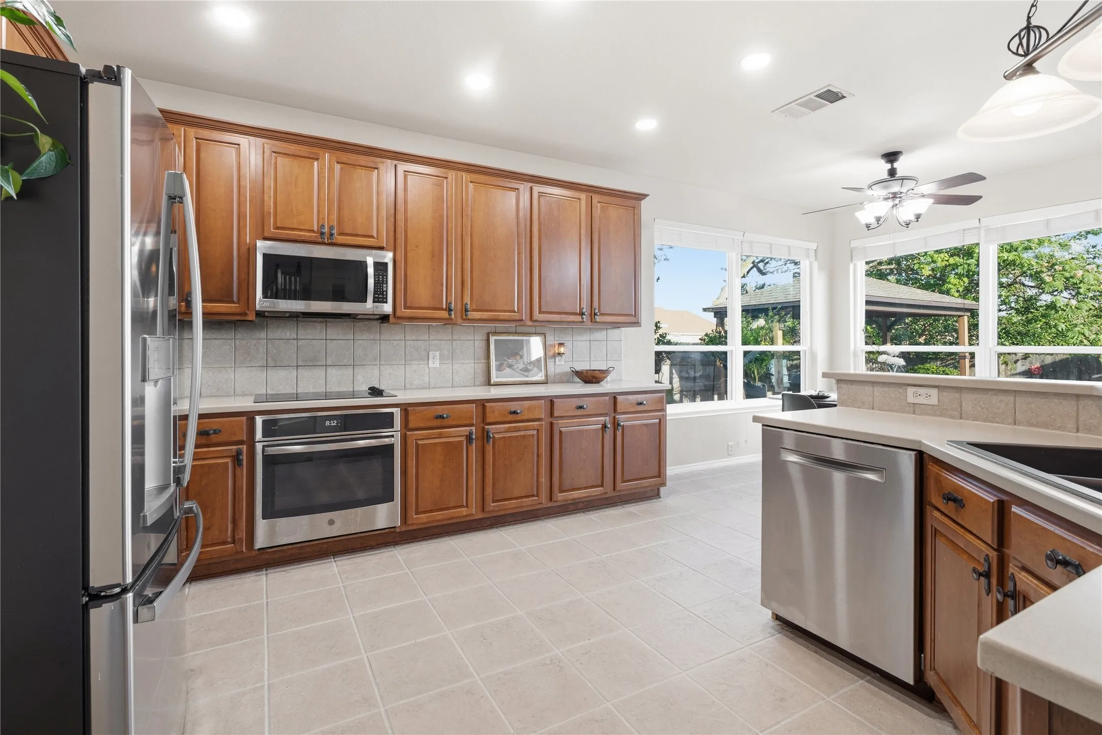 Single Family Residence For Sale in Tarrant County , 1007 Dover Heights Trail, Mansfield, Texas 76063, 4 Bedroom, 4 Bathroom, 3 Garage spaces, 3,029 Sqft, built in 2002, mls#21319751, Real Estate Agent in Mansfield, Homes For Sale in Tarrant county, Homes For Sale in Mansfield, Realtor in Mansfield Texas, Real Estate Brokerage Independent Realty Texas, Luminita Cordes Realtor