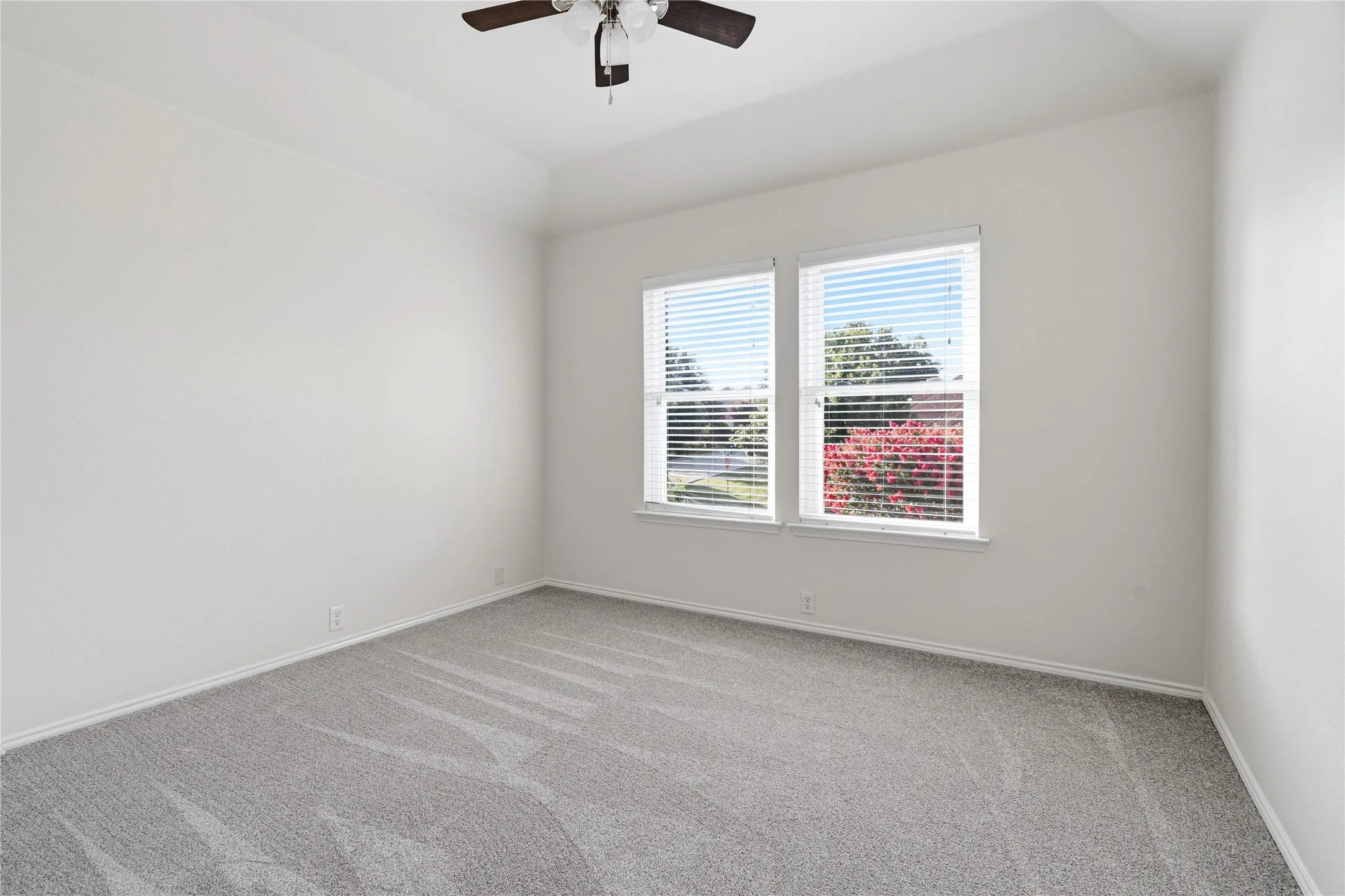 Single Family Residence For Sale in Tarrant County , 1007 Dover Heights Trail, Mansfield, Texas 76063, 4 Bedroom, 4 Bathroom, 3 Garage spaces, 3,029 Sqft, built in 2002, mls#21319751, Real Estate Agent in Mansfield, Homes For Sale in Tarrant county, Homes For Sale in Mansfield, Realtor in Mansfield Texas, Real Estate Brokerage Independent Realty Texas, Luminita Cordes Realtor