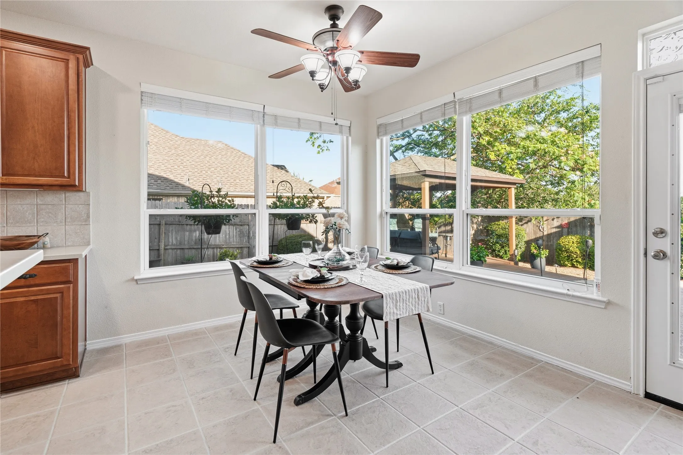 Single Family Residence For Sale in Tarrant County , 1007 Dover Heights Trail, Mansfield, Texas 76063, 4 Bedroom, 4 Bathroom, 3 Garage spaces, 3,029 Sqft, built in 2002, mls#21319751, Real Estate Agent in Mansfield, Homes For Sale in Tarrant county, Homes For Sale in Mansfield, Realtor in Mansfield Texas, Real Estate Brokerage Independent Realty Texas, Luminita Cordes Realtor