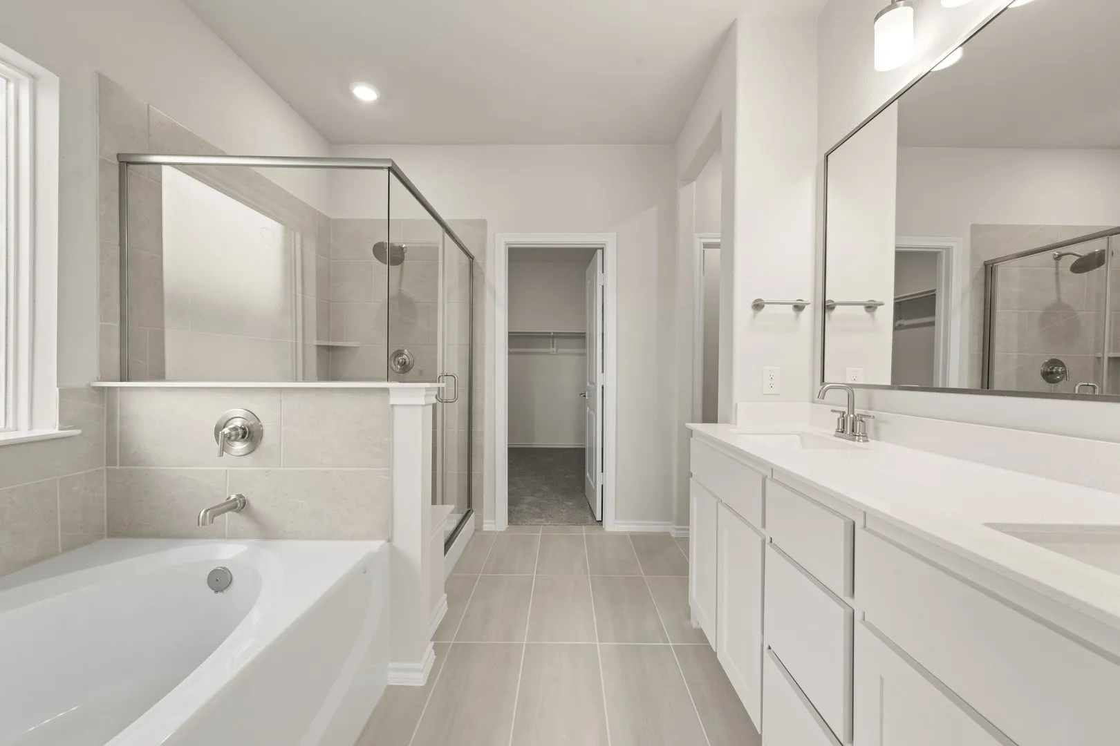 DFW-Pirate Village-Concept 2492-4000 Kitts Road-Primary Suite-Risewell Homes-3