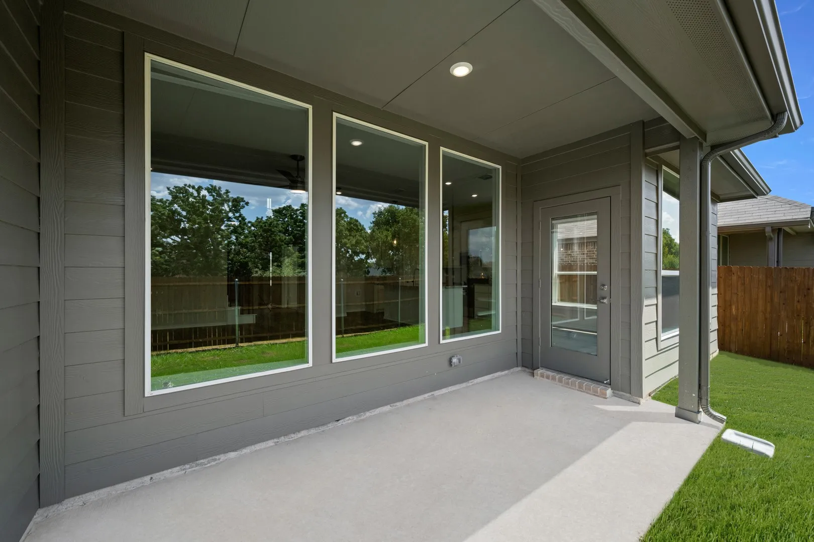 DFW-Pirate Village-Concept 2492-4000 Kitts Road-Back-Risewell Homes-3