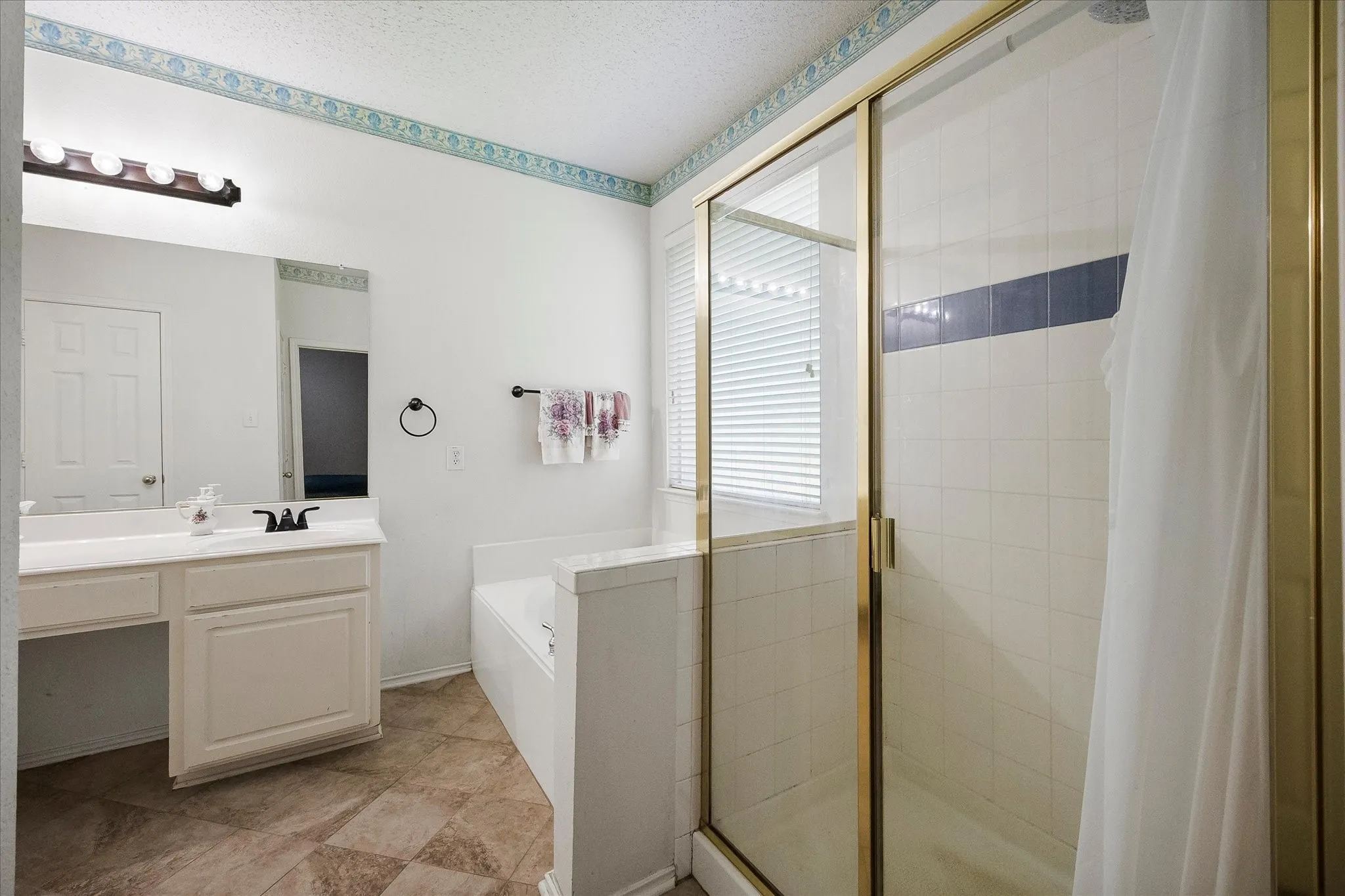 Single Family Residence For Sale in Dallas County , 6409 Hawthorne Cove, Rowlett, Texas 75089, 5 Bedroom, 3 Bathroom, 2 Garage spaces, 2,503 Sqft, built in 2000, mls#21319180, Real Estate Agent in Rowlett, Homes For Sale in Dallas county, Homes For Sale in Rowlett, Realtor in Rowlett Texas, Real Estate Brokerage Independent Realty Texas, Luminita Cordes Realtor