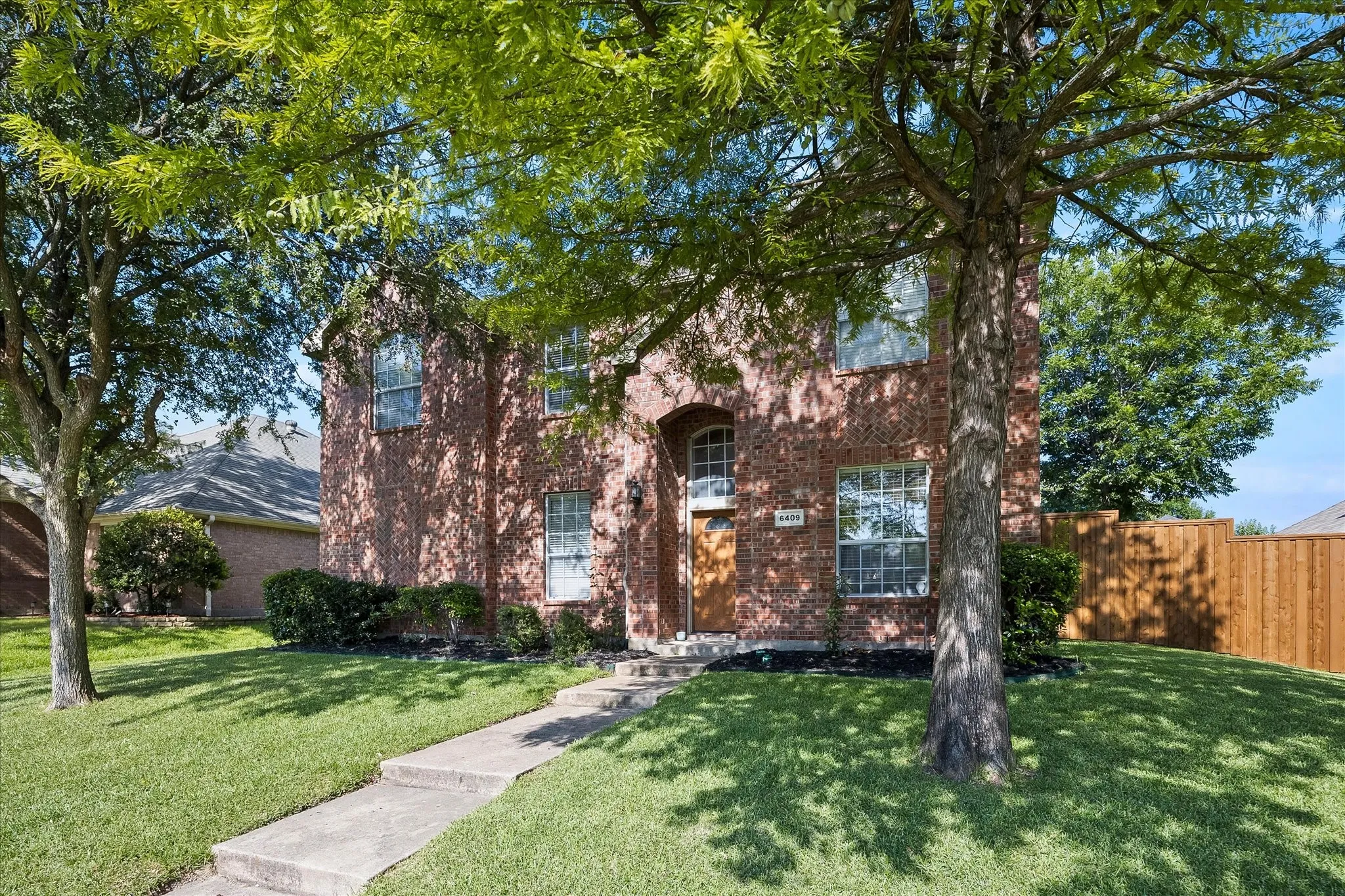Single Family Residence For Sale in Dallas County , 6409 Hawthorne Cove, Rowlett, Texas 75089, 5 Bedroom, 3 Bathroom, 2 Garage spaces, 2,503 Sqft, built in 2000, mls#21319180, Real Estate Agent in Rowlett, Homes For Sale in Dallas county, Homes For Sale in Rowlett, Realtor in Rowlett Texas, Real Estate Brokerage Independent Realty Texas, Luminita Cordes Realtor