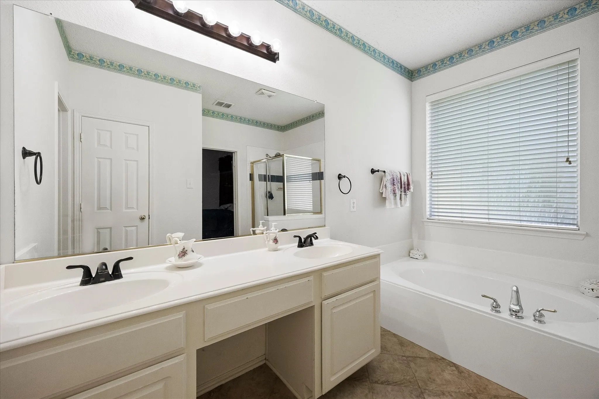 Single Family Residence For Sale in Dallas County , 6409 Hawthorne Cove, Rowlett, Texas 75089, 5 Bedroom, 3 Bathroom, 2 Garage spaces, 2,503 Sqft, built in 2000, mls#21319180, Real Estate Agent in Rowlett, Homes For Sale in Dallas county, Homes For Sale in Rowlett, Realtor in Rowlett Texas, Real Estate Brokerage Independent Realty Texas, Luminita Cordes Realtor