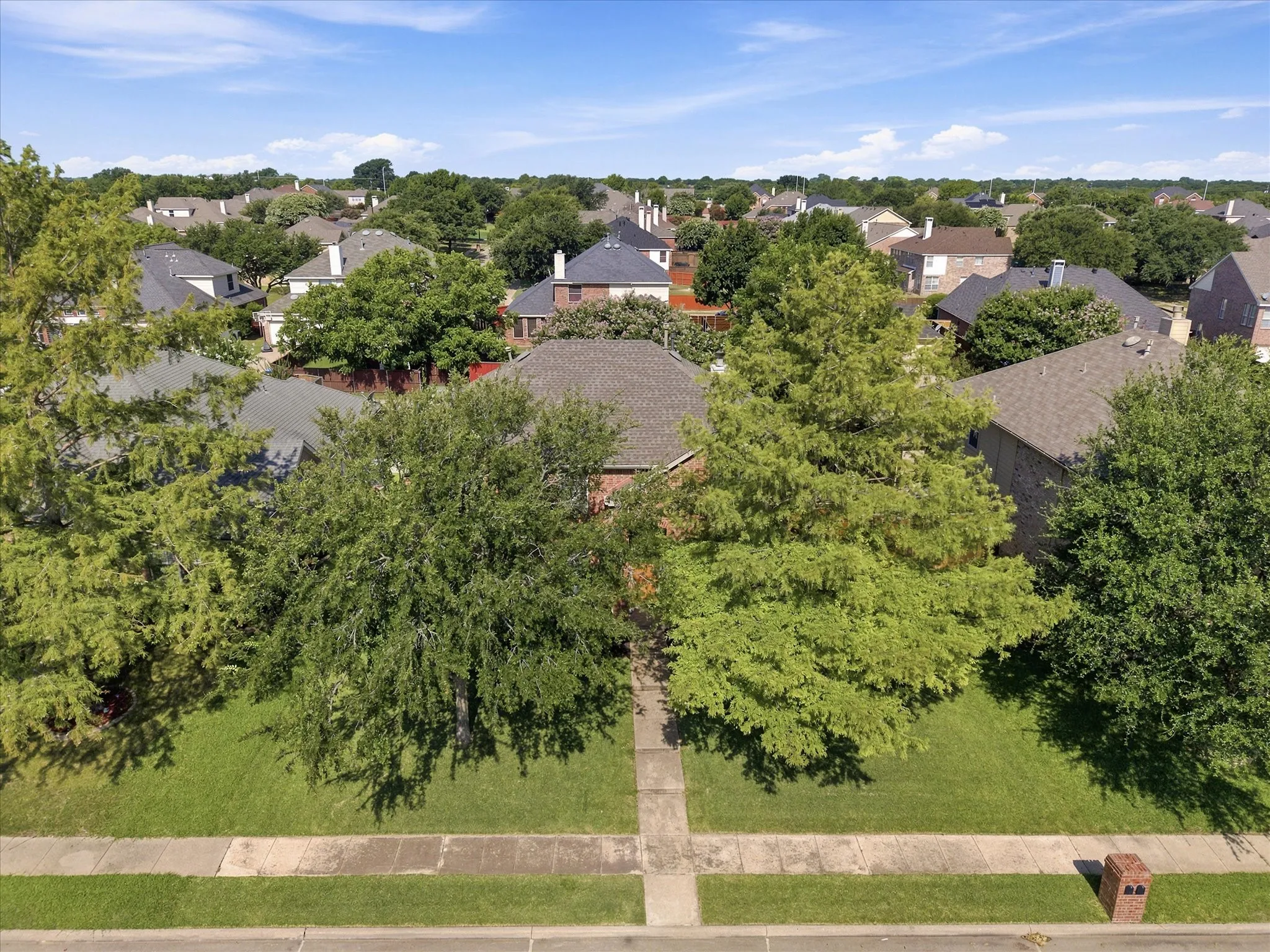 Single Family Residence For Sale in Dallas County , 6409 Hawthorne Cove, Rowlett, Texas 75089, 5 Bedroom, 3 Bathroom, 2 Garage spaces, 2,503 Sqft, built in 2000, mls#21319180, Real Estate Agent in Rowlett, Homes For Sale in Dallas county, Homes For Sale in Rowlett, Realtor in Rowlett Texas, Real Estate Brokerage Independent Realty Texas, Luminita Cordes Realtor