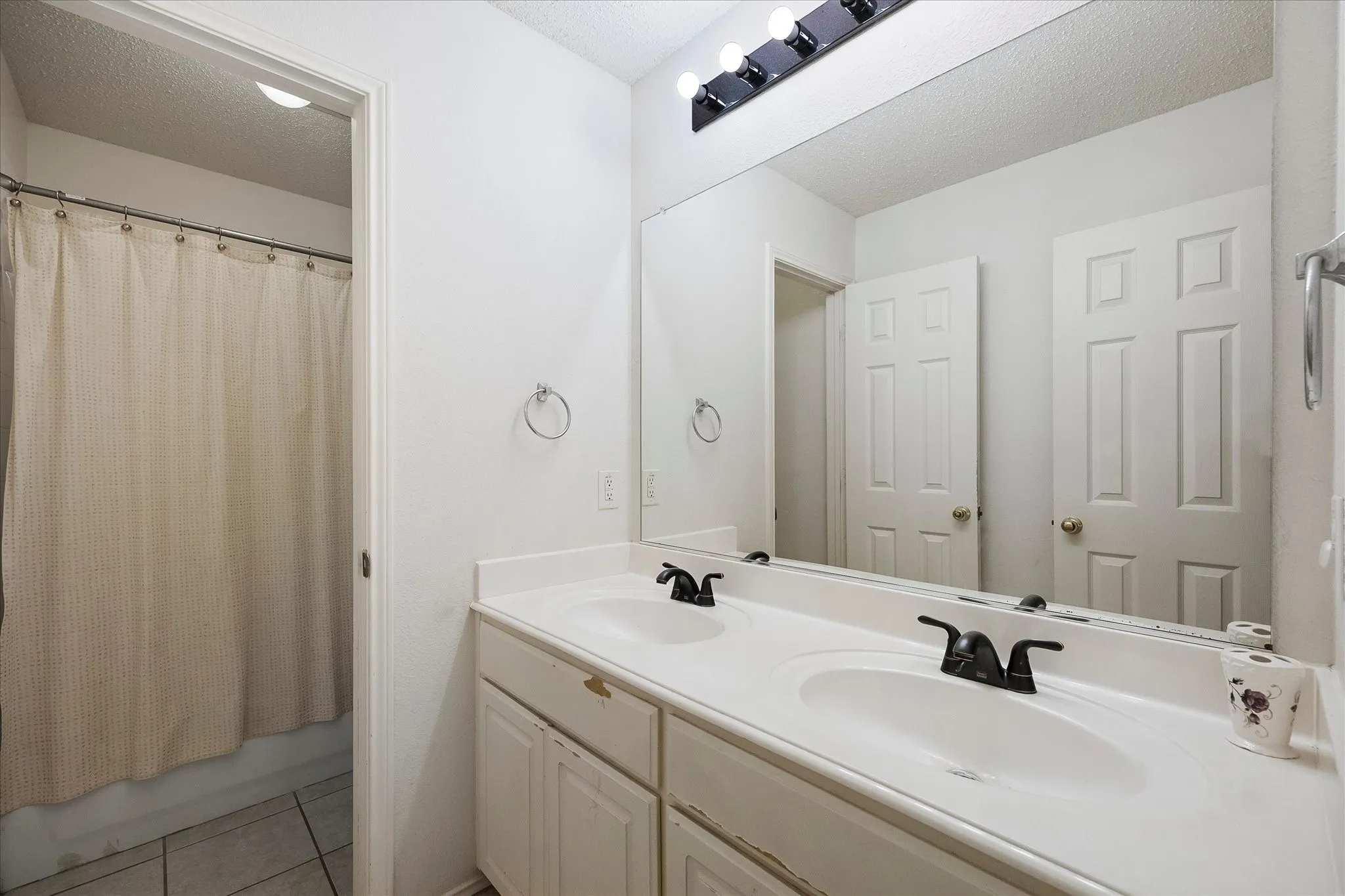 Single Family Residence For Sale in Dallas County , 6409 Hawthorne Cove, Rowlett, Texas 75089, 5 Bedroom, 3 Bathroom, 2 Garage spaces, 2,503 Sqft, built in 2000, mls#21319180, Real Estate Agent in Rowlett, Homes For Sale in Dallas county, Homes For Sale in Rowlett, Realtor in Rowlett Texas, Real Estate Brokerage Independent Realty Texas, Luminita Cordes Realtor