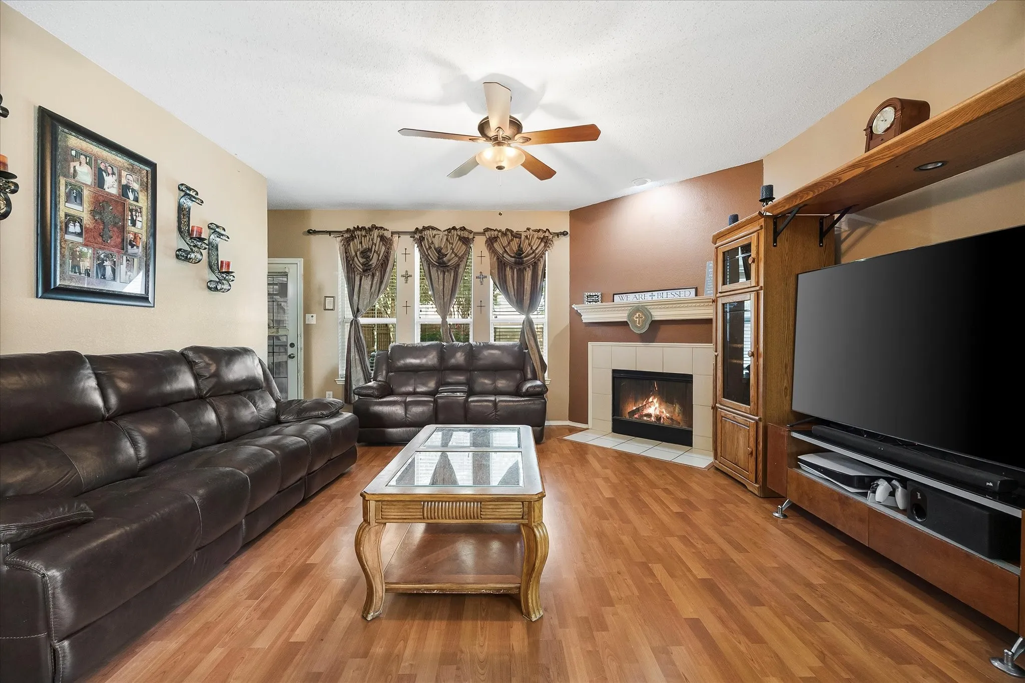Single Family Residence For Sale in Dallas County , 6409 Hawthorne Cove, Rowlett, Texas 75089, 5 Bedroom, 3 Bathroom, 2 Garage spaces, 2,503 Sqft, built in 2000, mls#21319180, Real Estate Agent in Rowlett, Homes For Sale in Dallas county, Homes For Sale in Rowlett, Realtor in Rowlett Texas, Real Estate Brokerage Independent Realty Texas, Luminita Cordes Realtor