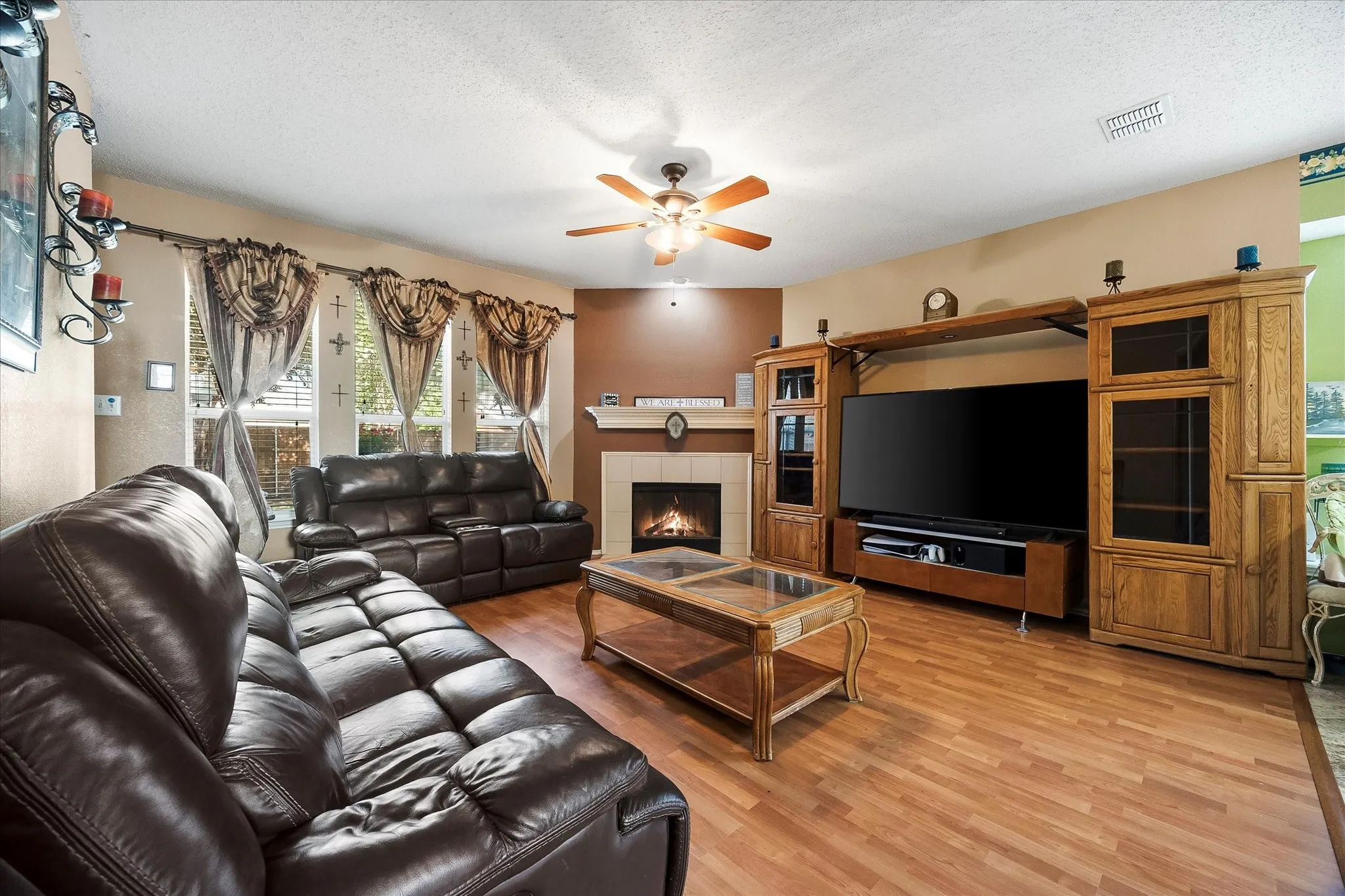 Single Family Residence For Sale in Dallas County , 6409 Hawthorne Cove, Rowlett, Texas 75089, 5 Bedroom, 3 Bathroom, 2 Garage spaces, 2,503 Sqft, built in 2000, mls#21319180, Real Estate Agent in Rowlett, Homes For Sale in Dallas county, Homes For Sale in Rowlett, Realtor in Rowlett Texas, Real Estate Brokerage Independent Realty Texas, Luminita Cordes Realtor