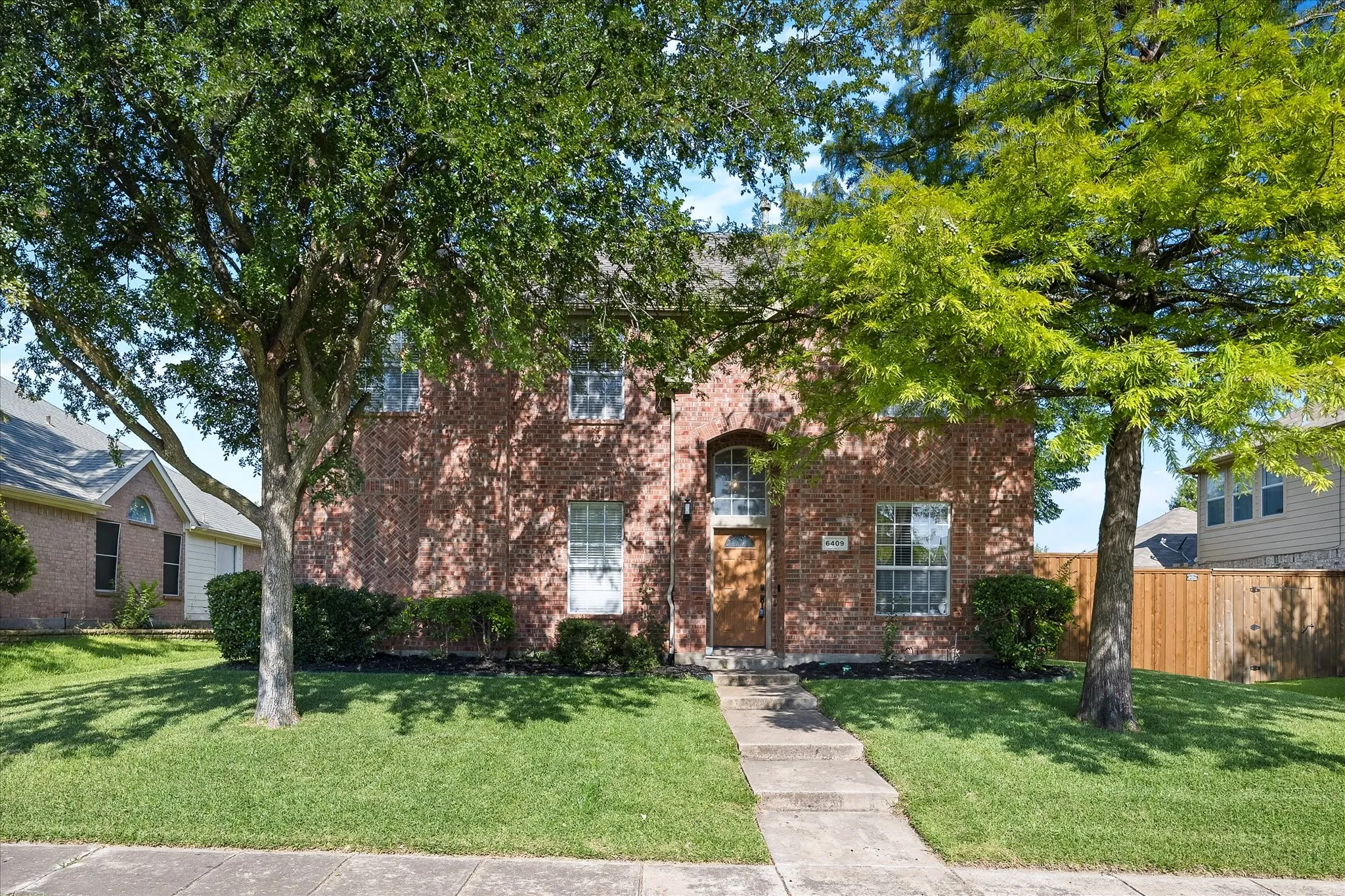 Single Family Residence For Sale in Dallas County , 6409 Hawthorne Cove, Rowlett, Texas 75089, 5 Bedroom, 3 Bathroom, 2 Garage spaces, 2,503 Sqft, built in 2000, mls#21319180, Real Estate Agent in Rowlett, Homes For Sale in Dallas county, Homes For Sale in Rowlett, Realtor in Rowlett Texas, Real Estate Brokerage Independent Realty Texas, Luminita Cordes Realtor
