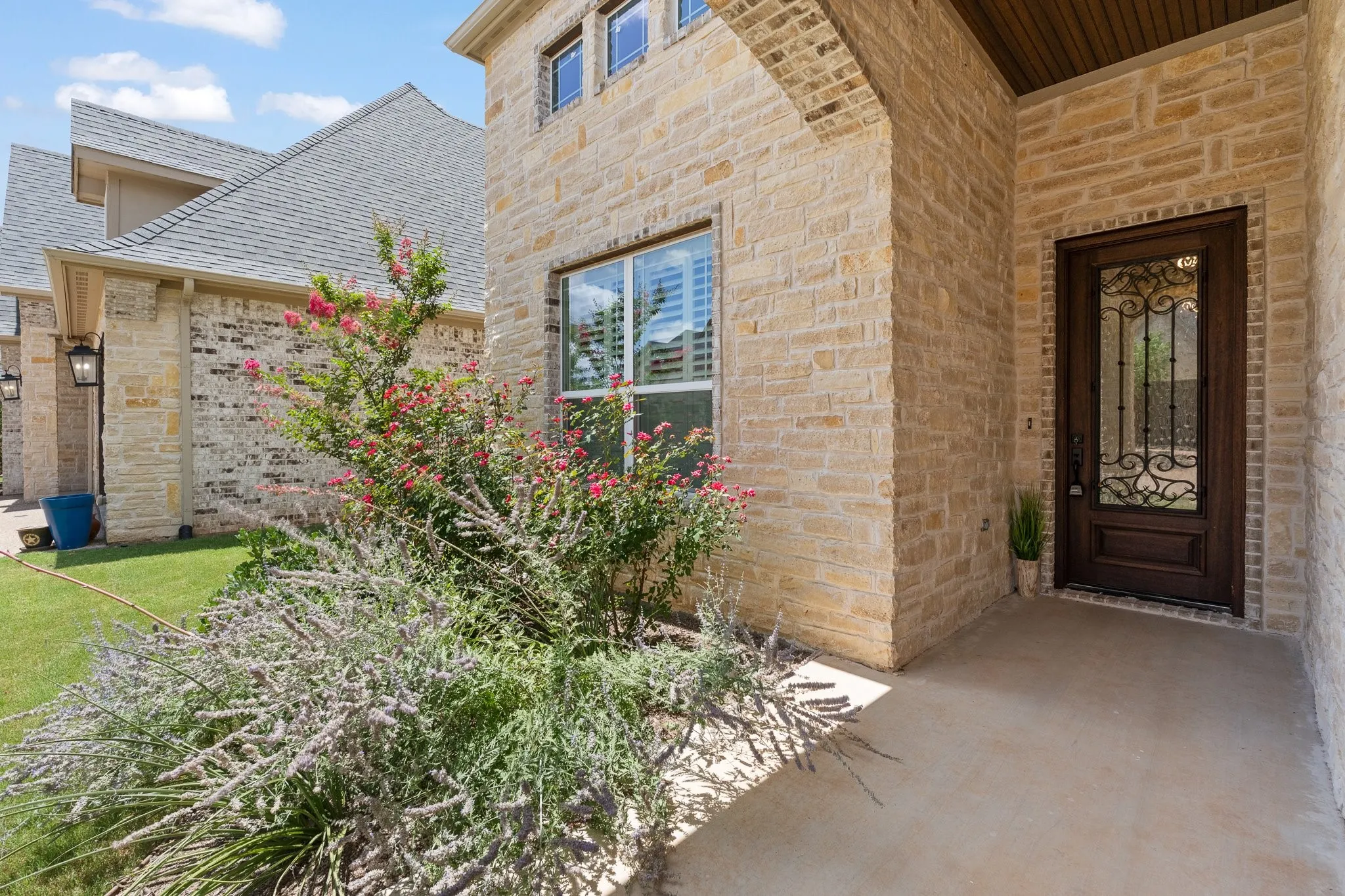 Single Family Residence For Sale in Hood County , 2407 Vineyard Drive, Granbury, Texas 76048, 4 Bedroom, 3 Bathroom, 2 Garage spaces, 2,629 Sqft, built in 2023, mls#21319831, Real Estate Agent in Granbury, Homes For Sale in Hood county, Homes For Sale in Granbury, Realtor in Granbury Texas, Real Estate Brokerage Independent Realty Texas, Luminita Cordes Realtor