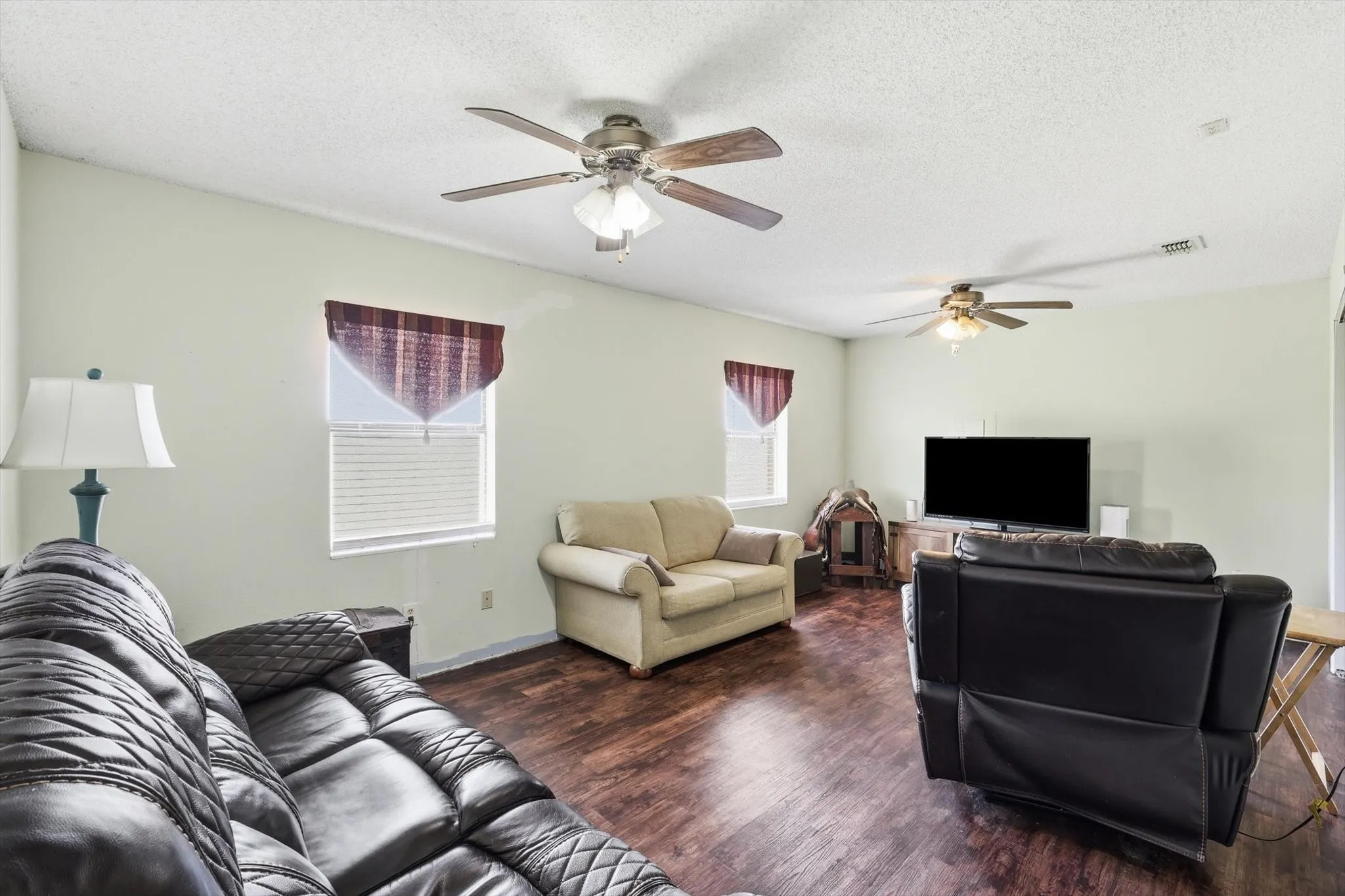 Single Family Residence For Sale in Denton County , 9238 Indian Trail, Sanger, Texas 76266, 4 Bedroom, 2 Bathroom, Garage spaces, 1,675 Sqft, built in 1985, mls#21320710, Real Estate Agent in Sanger, Homes For Sale in Denton county, Homes For Sale in Sanger, Realtor in Sanger Texas, Real Estate Brokerage Independent Realty Texas, Luminita Cordes Realtor