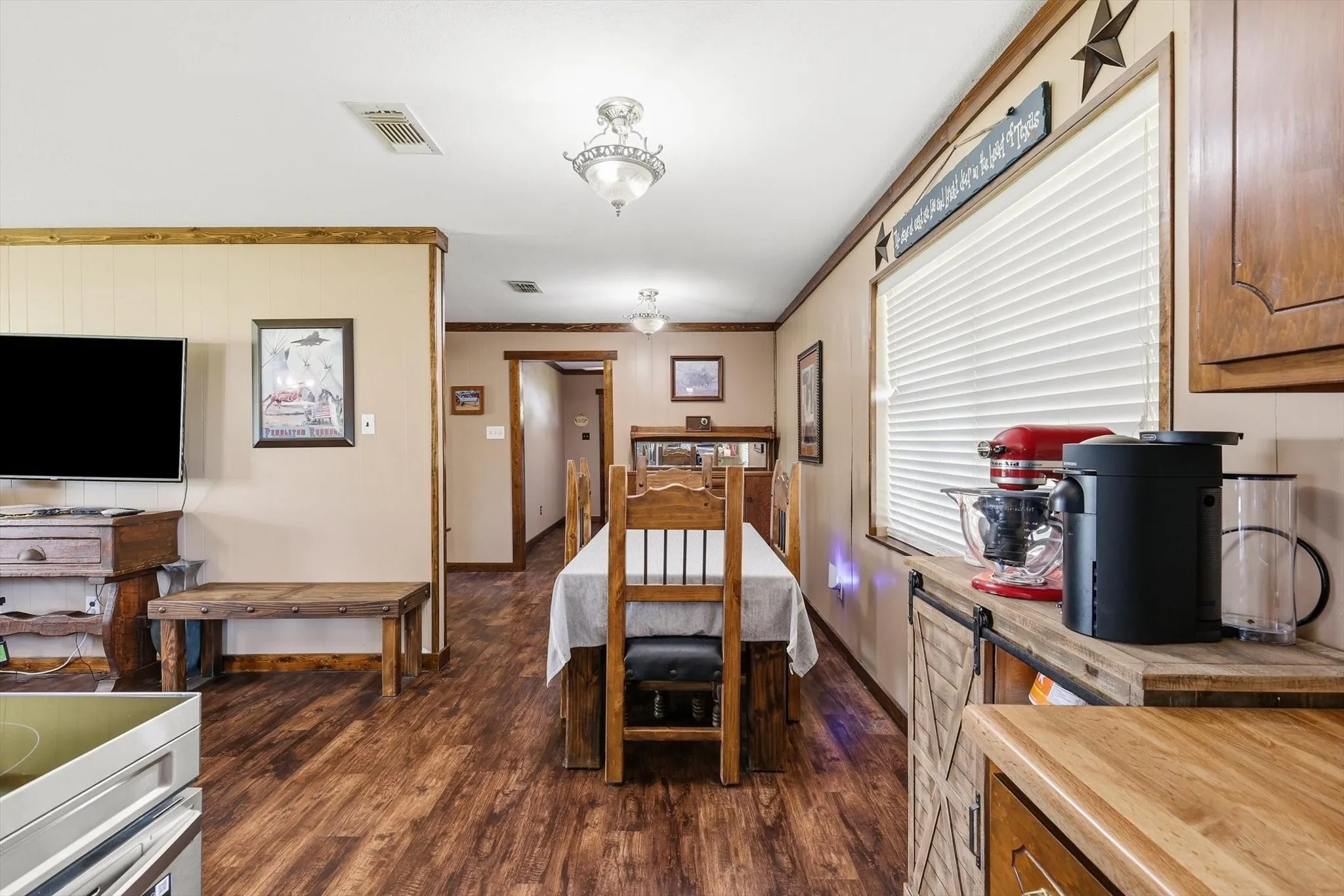 Single Family Residence For Sale in Denton County , 9238 Indian Trail, Sanger, Texas 76266, 4 Bedroom, 2 Bathroom, Garage spaces, 1,675 Sqft, built in 1985, mls#21320710, Real Estate Agent in Sanger, Homes For Sale in Denton county, Homes For Sale in Sanger, Realtor in Sanger Texas, Real Estate Brokerage Independent Realty Texas, Luminita Cordes Realtor