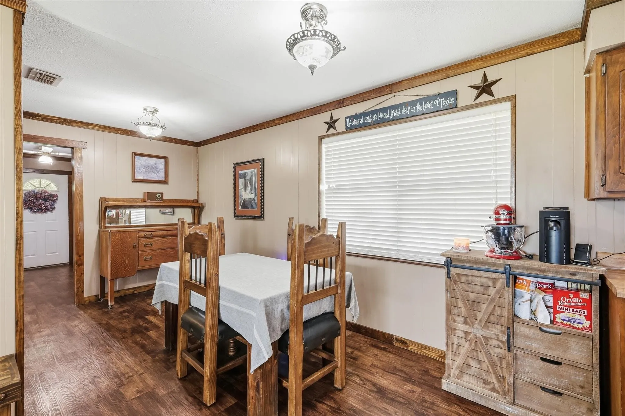 Single Family Residence For Sale in Denton County , 9238 Indian Trail, Sanger, Texas 76266, 4 Bedroom, 2 Bathroom, Garage spaces, 1,675 Sqft, built in 1985, mls#21320710, Real Estate Agent in Sanger, Homes For Sale in Denton county, Homes For Sale in Sanger, Realtor in Sanger Texas, Real Estate Brokerage Independent Realty Texas, Luminita Cordes Realtor