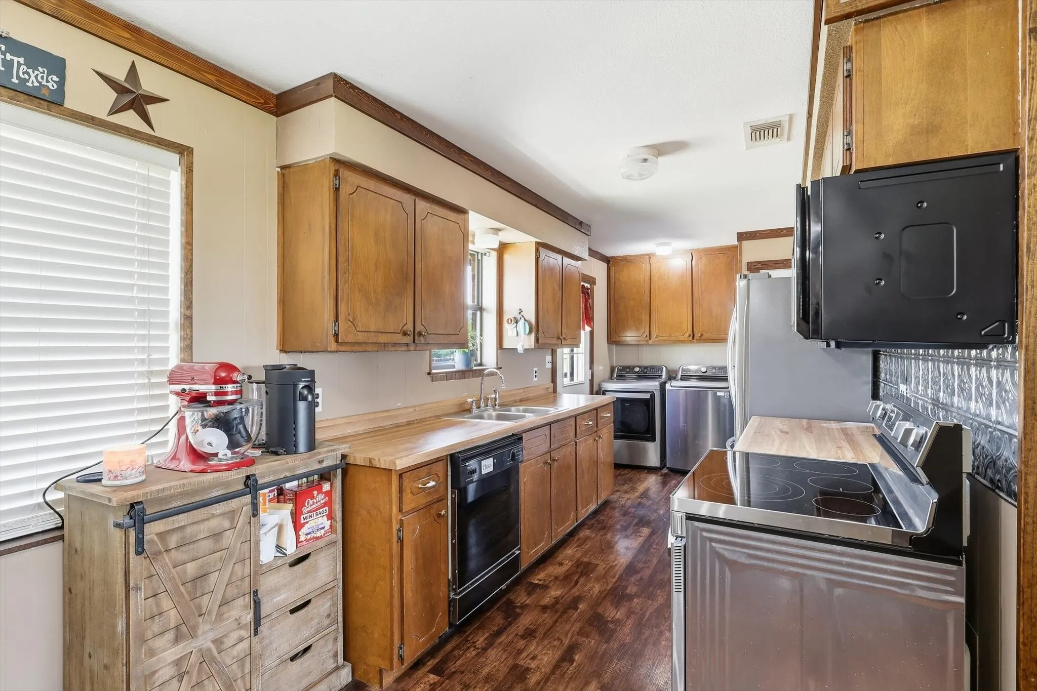 Single Family Residence For Sale in Denton County , 9238 Indian Trail, Sanger, Texas 76266, 4 Bedroom, 2 Bathroom, Garage spaces, 1,675 Sqft, built in 1985, mls#21320710, Real Estate Agent in Sanger, Homes For Sale in Denton county, Homes For Sale in Sanger, Realtor in Sanger Texas, Real Estate Brokerage Independent Realty Texas, Luminita Cordes Realtor