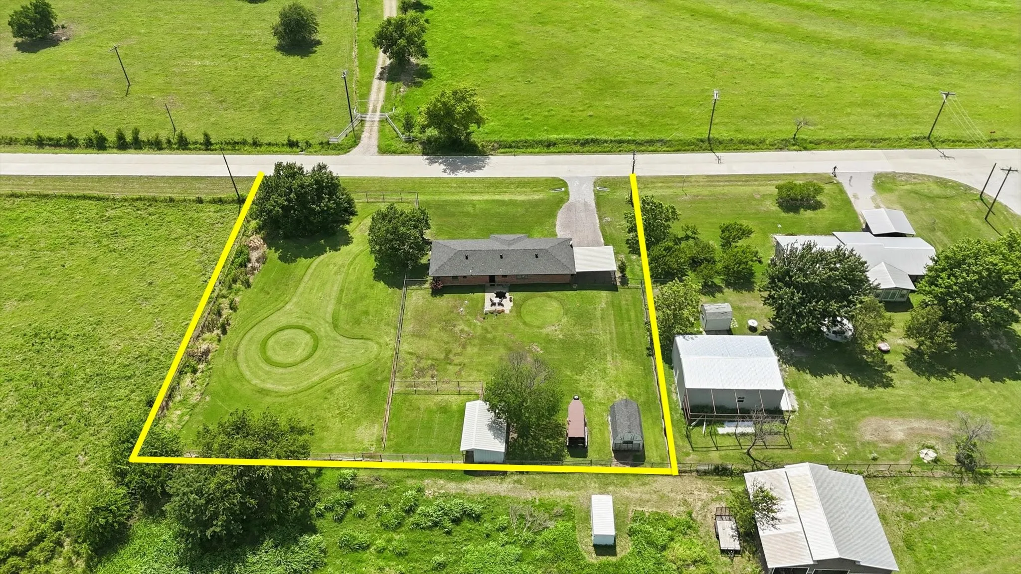 Single Family Residence For Sale in Denton County , 9238 Indian Trail, Sanger, Texas 76266, 4 Bedroom, 2 Bathroom, Garage spaces, 1,675 Sqft, built in 1985, mls#21320710, Real Estate Agent in Sanger, Homes For Sale in Denton county, Homes For Sale in Sanger, Realtor in Sanger Texas, Real Estate Brokerage Independent Realty Texas, Luminita Cordes Realtor
