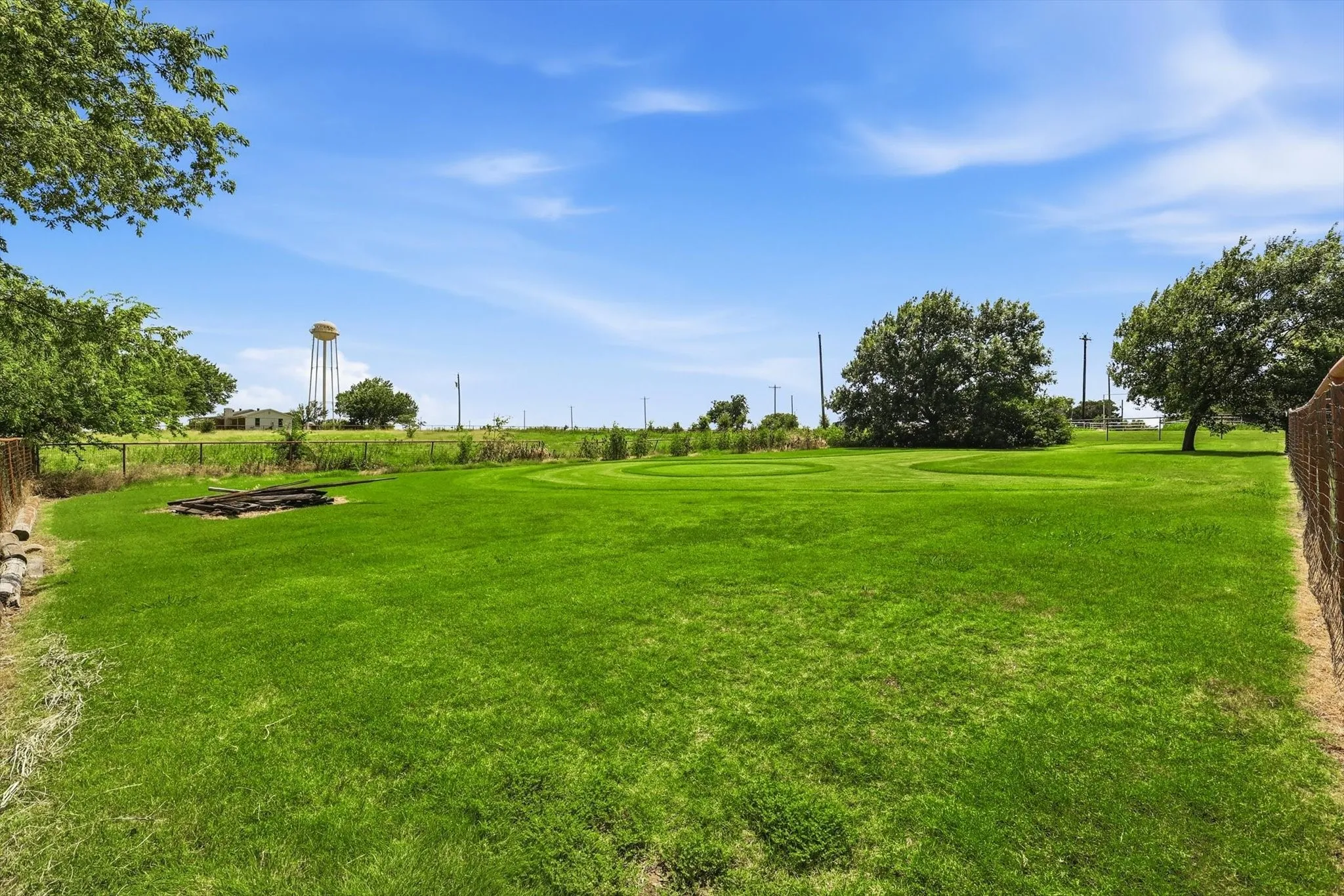 Single Family Residence For Sale in Denton County , 9238 Indian Trail, Sanger, Texas 76266, 4 Bedroom, 2 Bathroom, Garage spaces, 1,675 Sqft, built in 1985, mls#21320710, Real Estate Agent in Sanger, Homes For Sale in Denton county, Homes For Sale in Sanger, Realtor in Sanger Texas, Real Estate Brokerage Independent Realty Texas, Luminita Cordes Realtor