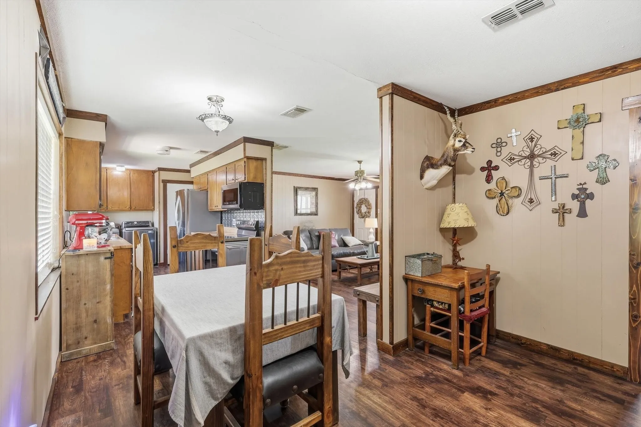 Single Family Residence For Sale in Denton County , 9238 Indian Trail, Sanger, Texas 76266, 4 Bedroom, 2 Bathroom, Garage spaces, 1,675 Sqft, built in 1985, mls#21320710, Real Estate Agent in Sanger, Homes For Sale in Denton county, Homes For Sale in Sanger, Realtor in Sanger Texas, Real Estate Brokerage Independent Realty Texas, Luminita Cordes Realtor