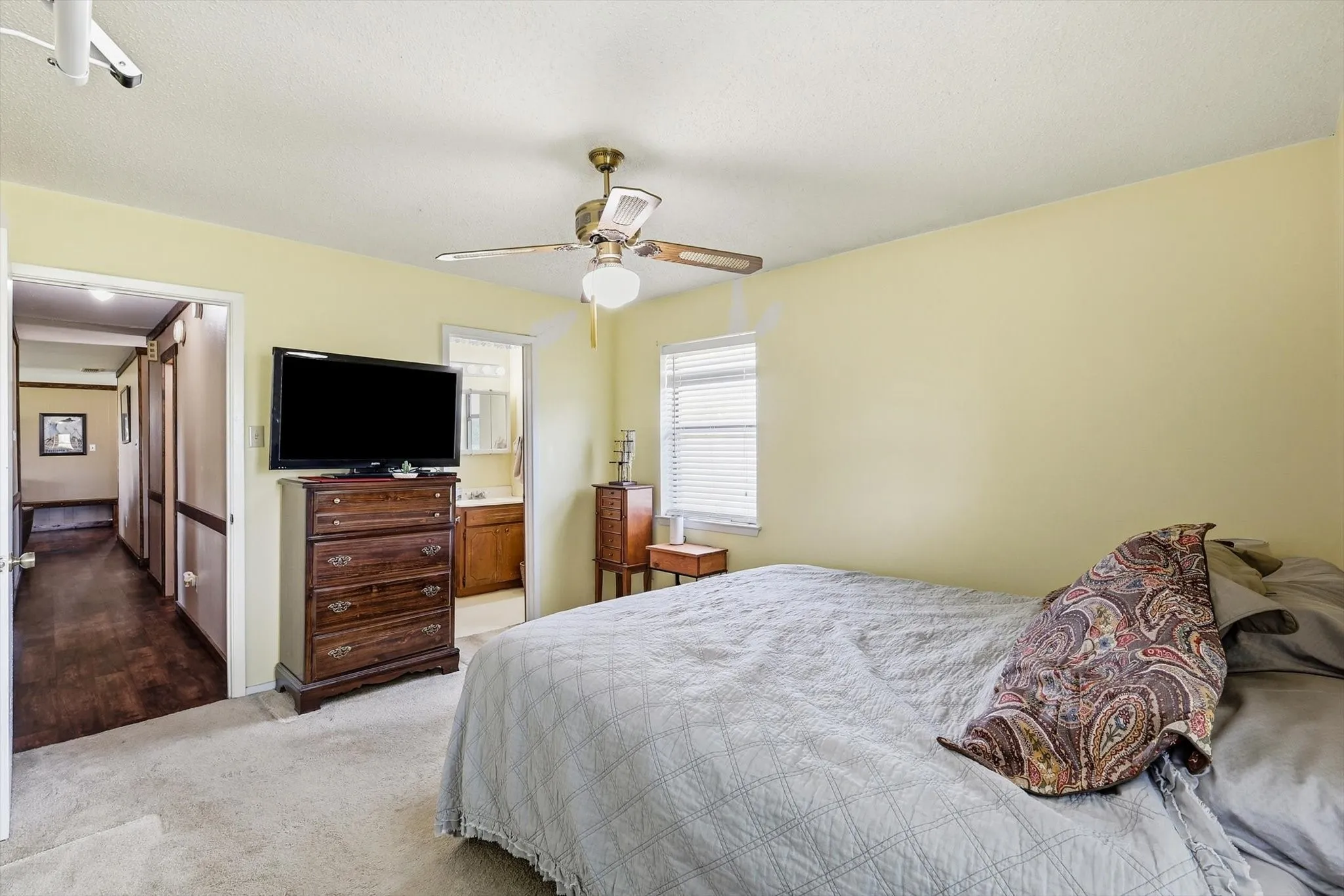 Single Family Residence For Sale in Denton County , 9238 Indian Trail, Sanger, Texas 76266, 4 Bedroom, 2 Bathroom, Garage spaces, 1,675 Sqft, built in 1985, mls#21320710, Real Estate Agent in Sanger, Homes For Sale in Denton county, Homes For Sale in Sanger, Realtor in Sanger Texas, Real Estate Brokerage Independent Realty Texas, Luminita Cordes Realtor