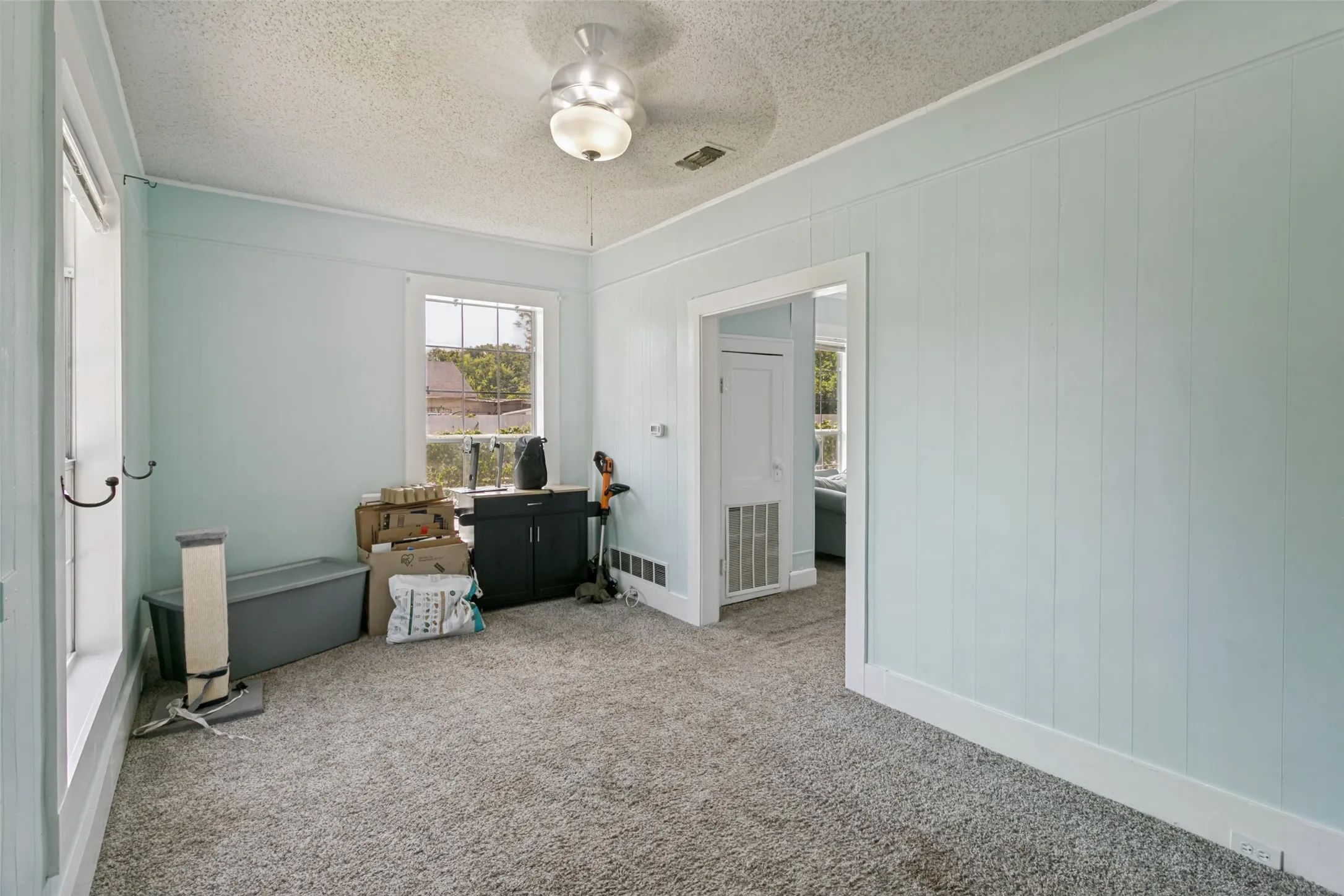 Single Family Residence For Sale in Tarrant County , 3332 Avenue I, Fort Worth, Texas 76105, 2 Bedroom, 2 Bathroom, Garage spaces, 1,040 Sqft, built in 1920, mls#21317436, Real Estate Agent in Fort Worth, Homes For Sale in Tarrant county, Homes For Sale in Fort Worth, Realtor in Fort Worth Texas, Real Estate Brokerage Independent Realty Texas, Luminita Cordes Realtor