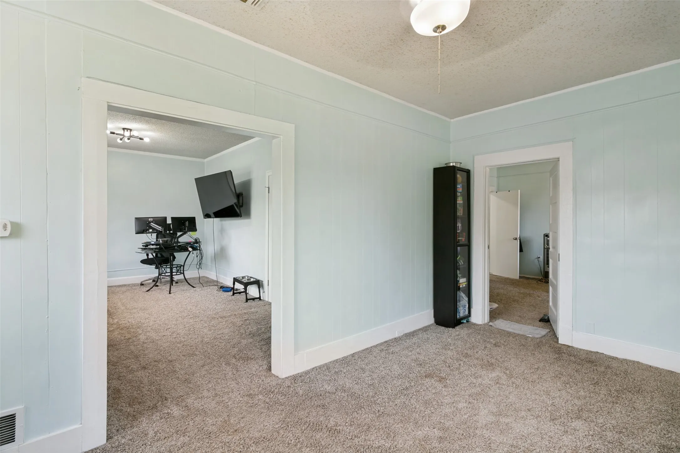 Single Family Residence For Sale in Tarrant County , 3332 Avenue I, Fort Worth, Texas 76105, 2 Bedroom, 2 Bathroom, Garage spaces, 1,040 Sqft, built in 1920, mls#21317436, Real Estate Agent in Fort Worth, Homes For Sale in Tarrant county, Homes For Sale in Fort Worth, Realtor in Fort Worth Texas, Real Estate Brokerage Independent Realty Texas, Luminita Cordes Realtor
