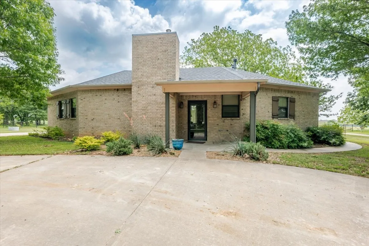 Farm For Sale in Hill County , 11436 St Hwy 171, Covington, Texas 76636, 2 Bedrooms, 2 Bathrooms, Garage spaces, 1,299 Sqft, built in 2003, Price $4,837,185, mls#21315866, Real Estate Agent in Covington, Homes For Sale in Hill county, Homes For Sale in Covington, Realtor in Covington Texas, Real Estate Brokerage Independent Realty Texas, Luminita Cordes Realtor