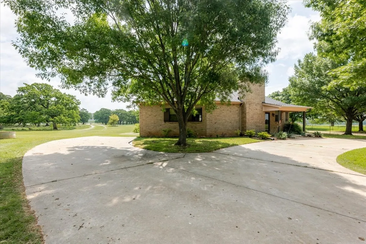 Farm For Sale in Hill County , 11436 St Hwy 171, Covington, Texas 76636, 2 Bedrooms, 2 Bathrooms, Garage spaces, 1,299 Sqft, built in 2003, Price $4,837,185, mls#21315866, Real Estate Agent in Covington, Homes For Sale in Hill county, Homes For Sale in Covington, Realtor in Covington Texas, Real Estate Brokerage Independent Realty Texas, Luminita Cordes Realtor