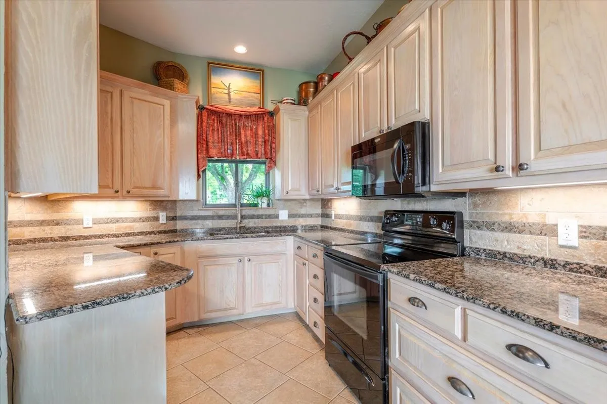 Farm For Sale in Hill County , 11436 St Hwy 171, Covington, Texas 76636, 2 Bedrooms, 2 Bathrooms, Garage spaces, 1,299 Sqft, built in 2003, Price $4,837,185, mls#21315866, Real Estate Agent in Covington, Homes For Sale in Hill county, Homes For Sale in Covington, Realtor in Covington Texas, Real Estate Brokerage Independent Realty Texas, Luminita Cordes Realtor