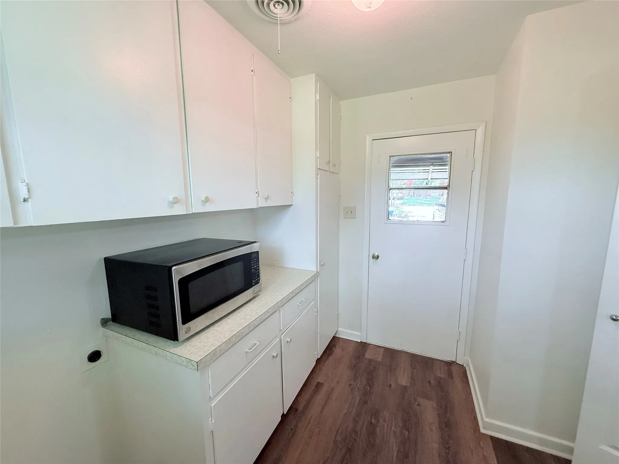 Single Family Residence For Sale in Grayson County , 160 Bob White Road, Denison, Texas 75020, 3 Bedroom, 2 Bathroom, 2 Garage spaces, 1,491 Sqft, built in 1962, mls#21320723, Real Estate Agent in Denison, Homes For Sale in Grayson county, Homes For Sale in Denison, Realtor in Denison Texas, Real Estate Brokerage Independent Realty Texas, Luminita Cordes Realtor