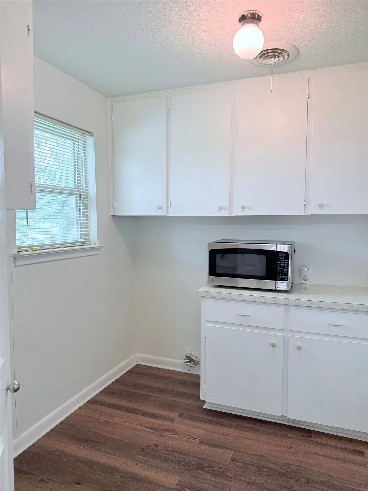 Single Family Residence For Sale in Grayson County , 160 Bob White Road, Denison, Texas 75020, 3 Bedroom, 2 Bathroom, 2 Garage spaces, 1,491 Sqft, built in 1962, mls#21320723, Real Estate Agent in Denison, Homes For Sale in Grayson county, Homes For Sale in Denison, Realtor in Denison Texas, Real Estate Brokerage Independent Realty Texas, Luminita Cordes Realtor