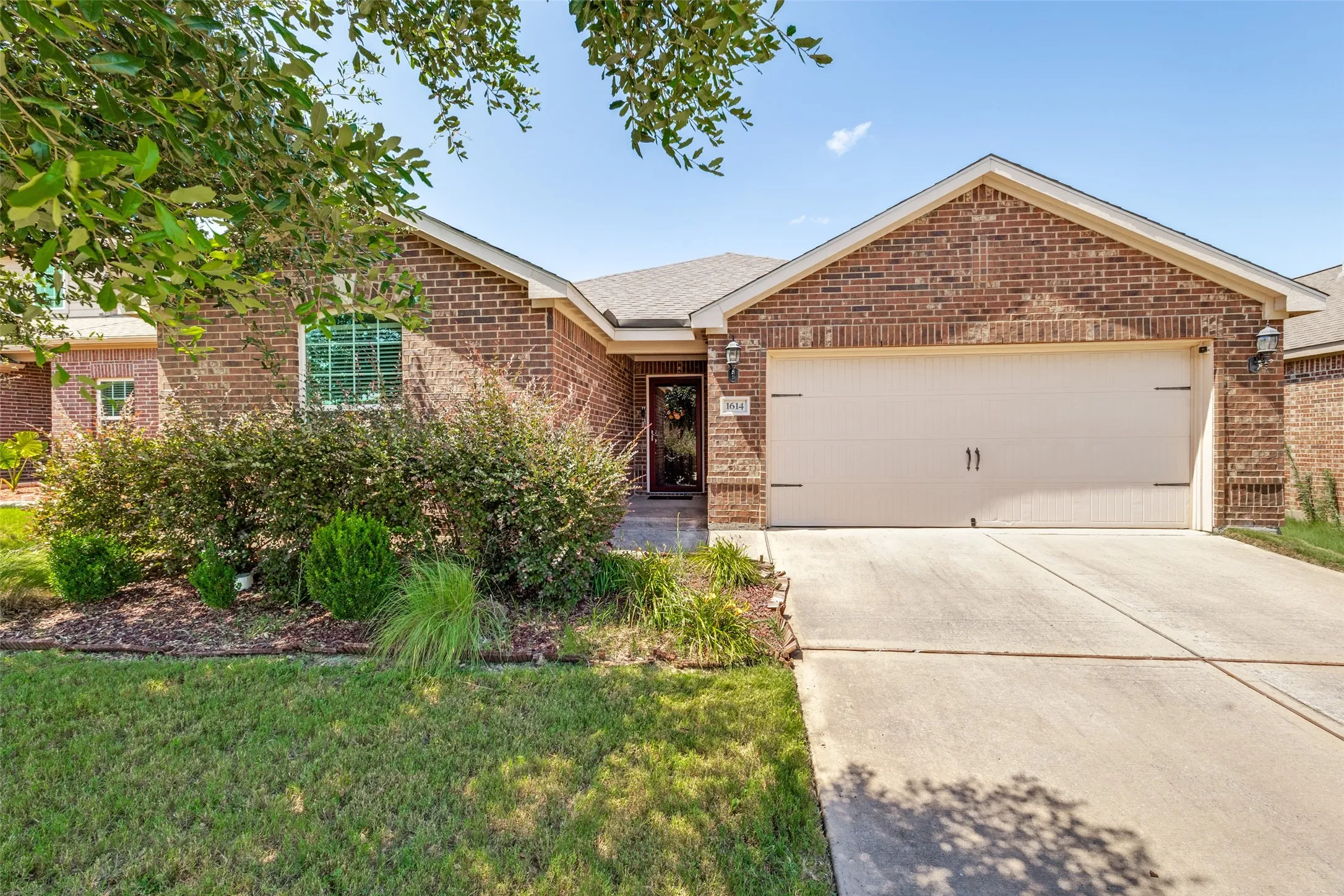 Single Family Residence For Sale in Collin County , 1614 Park Trails Boulevard, Princeton, Texas 75407, 4 Bedroom, 2 Bathroom, 2 Garage spaces, 1,656 Sqft, built in 2018, mls#21318927, Real Estate Agent in Princeton, Homes For Sale in Collin county, Homes For Sale in Princeton, Realtor in Princeton Texas, Real Estate Brokerage Independent Realty Texas, Luminita Cordes Realtor