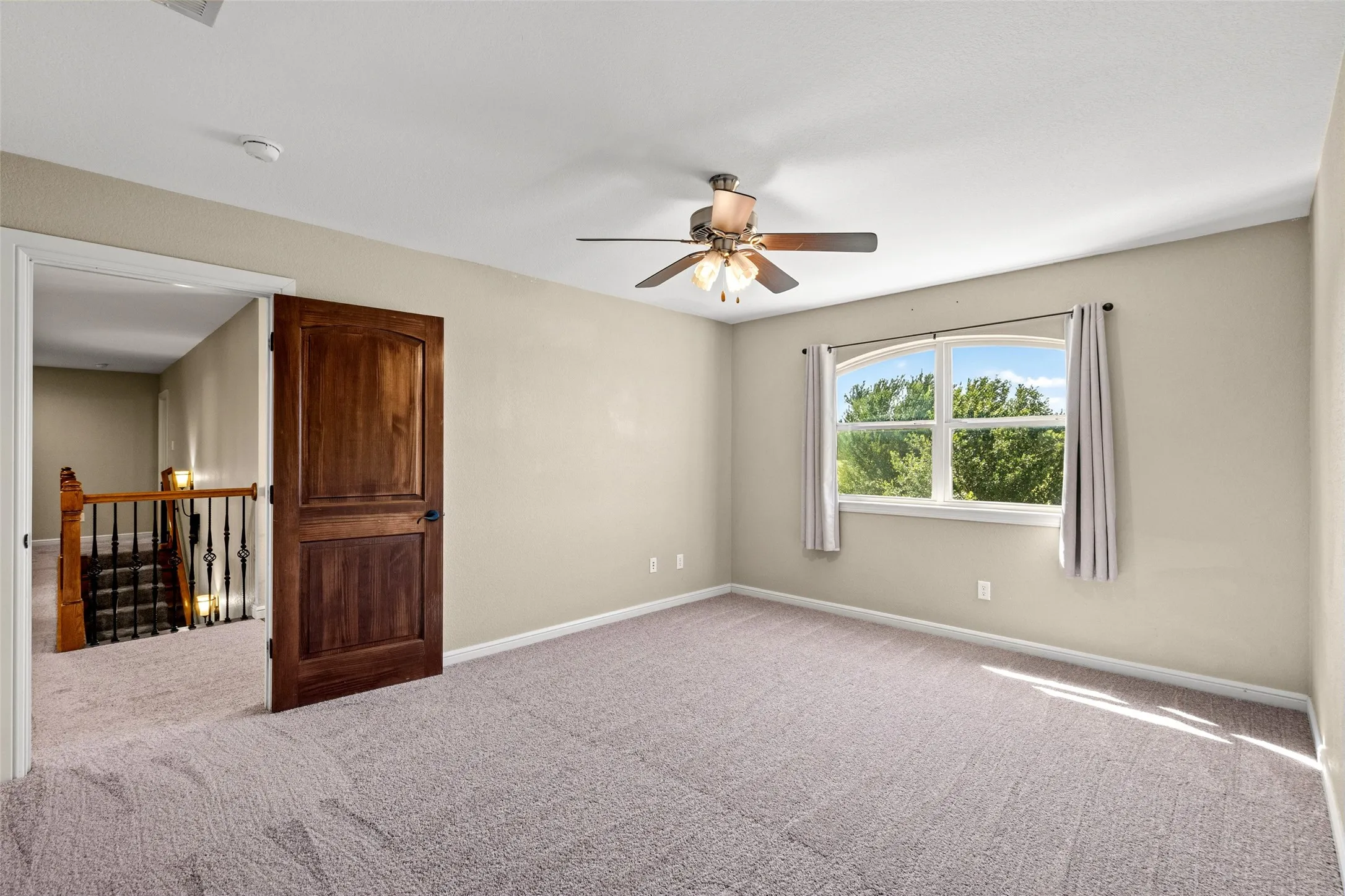 Single Family Residence For Sale in Johnson County , 407 Valley View Court, Rio Vista, Texas 76093, 4 Bedroom, 3 Bathroom, 3 Garage spaces, 2,955 Sqft, built in 2006, mls#21320727, Real Estate Agent in Rio Vista, Homes For Sale in Johnson county, Homes For Sale in Rio Vista, Realtor in Rio Vista Texas, Real Estate Brokerage Independent Realty Texas, Luminita Cordes Realtor