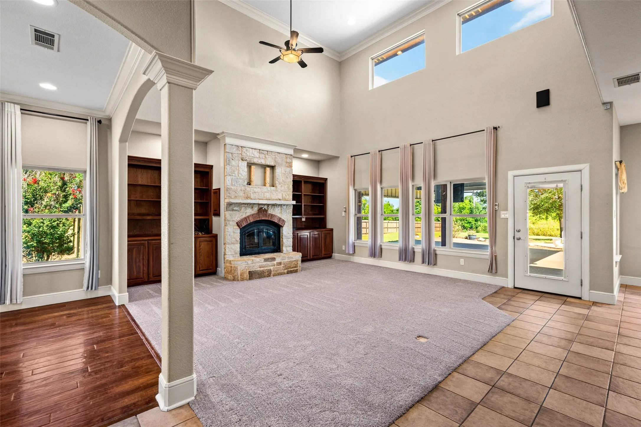Single Family Residence For Sale in Johnson County , 407 Valley View Court, Rio Vista, Texas 76093, 4 Bedroom, 3 Bathroom, 3 Garage spaces, 2,955 Sqft, built in 2006, mls#21320727, Real Estate Agent in Rio Vista, Homes For Sale in Johnson county, Homes For Sale in Rio Vista, Realtor in Rio Vista Texas, Real Estate Brokerage Independent Realty Texas, Luminita Cordes Realtor