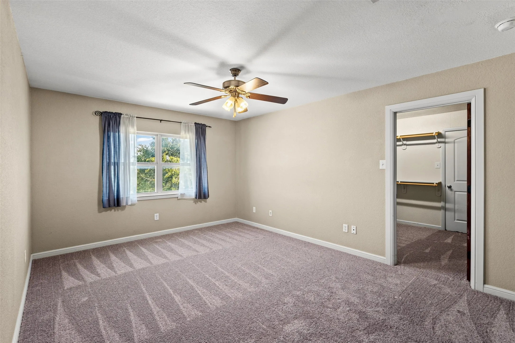 Single Family Residence For Sale in Johnson County , 407 Valley View Court, Rio Vista, Texas 76093, 4 Bedroom, 3 Bathroom, 3 Garage spaces, 2,955 Sqft, built in 2006, mls#21320727, Real Estate Agent in Rio Vista, Homes For Sale in Johnson county, Homes For Sale in Rio Vista, Realtor in Rio Vista Texas, Real Estate Brokerage Independent Realty Texas, Luminita Cordes Realtor