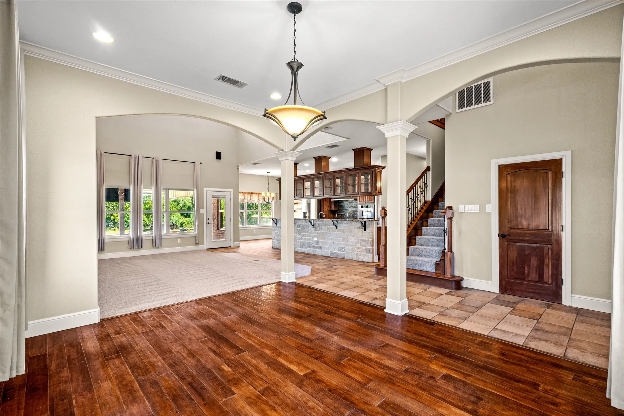 Single Family Residence For Sale in Johnson County , 407 Valley View Court, Rio Vista, Texas 76093, 4 Bedroom, 3 Bathroom, 3 Garage spaces, 2,955 Sqft, built in 2006, mls#21320727, Real Estate Agent in Rio Vista, Homes For Sale in Johnson county, Homes For Sale in Rio Vista, Realtor in Rio Vista Texas, Real Estate Brokerage Independent Realty Texas, Luminita Cordes Realtor
