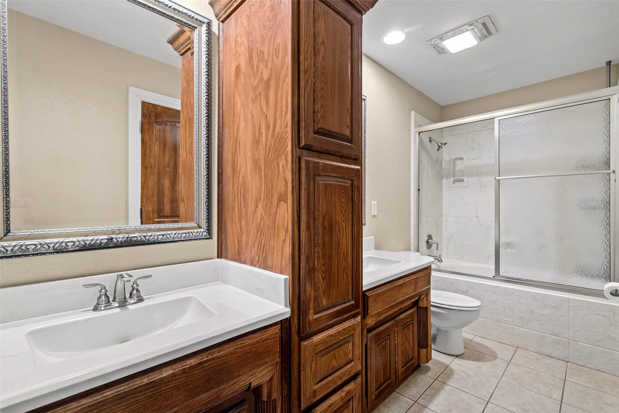 Single Family Residence For Sale in Johnson County , 407 Valley View Court, Rio Vista, Texas 76093, 4 Bedroom, 3 Bathroom, 3 Garage spaces, 2,955 Sqft, built in 2006, mls#21320727, Real Estate Agent in Rio Vista, Homes For Sale in Johnson county, Homes For Sale in Rio Vista, Realtor in Rio Vista Texas, Real Estate Brokerage Independent Realty Texas, Luminita Cordes Realtor