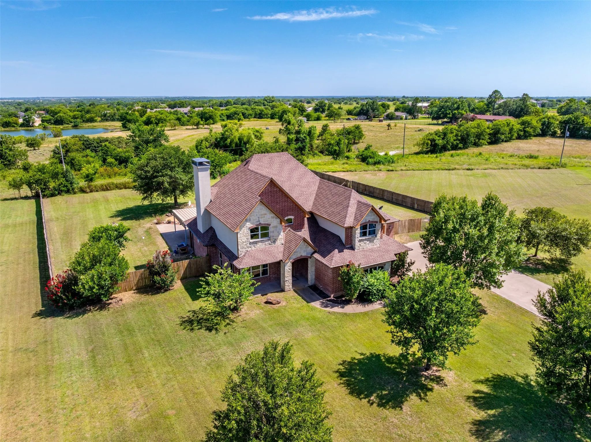 Single Family Residence For Sale in Johnson County , 407 Valley View Court, Rio Vista, Texas 76093, 4 Bedroom, 3 Bathroom, 3 Garage spaces, 2,955 Sqft, built in 2006, mls#21320727, Real Estate Agent in Rio Vista, Homes For Sale in Johnson county, Homes For Sale in Rio Vista, Realtor in Rio Vista Texas, Real Estate Brokerage Independent Realty Texas, Luminita Cordes Realtor