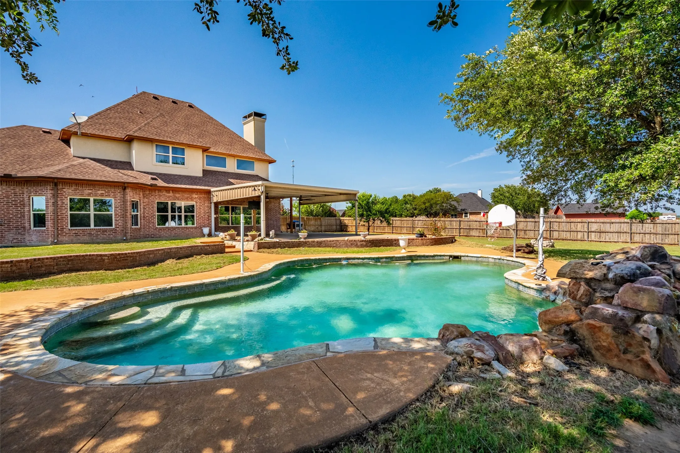 Single Family Residence For Sale in Johnson County , 407 Valley View Court, Rio Vista, Texas 76093, 4 Bedroom, 3 Bathroom, 3 Garage spaces, 2,955 Sqft, built in 2006, mls#21320727, Real Estate Agent in Rio Vista, Homes For Sale in Johnson county, Homes For Sale in Rio Vista, Realtor in Rio Vista Texas, Real Estate Brokerage Independent Realty Texas, Luminita Cordes Realtor